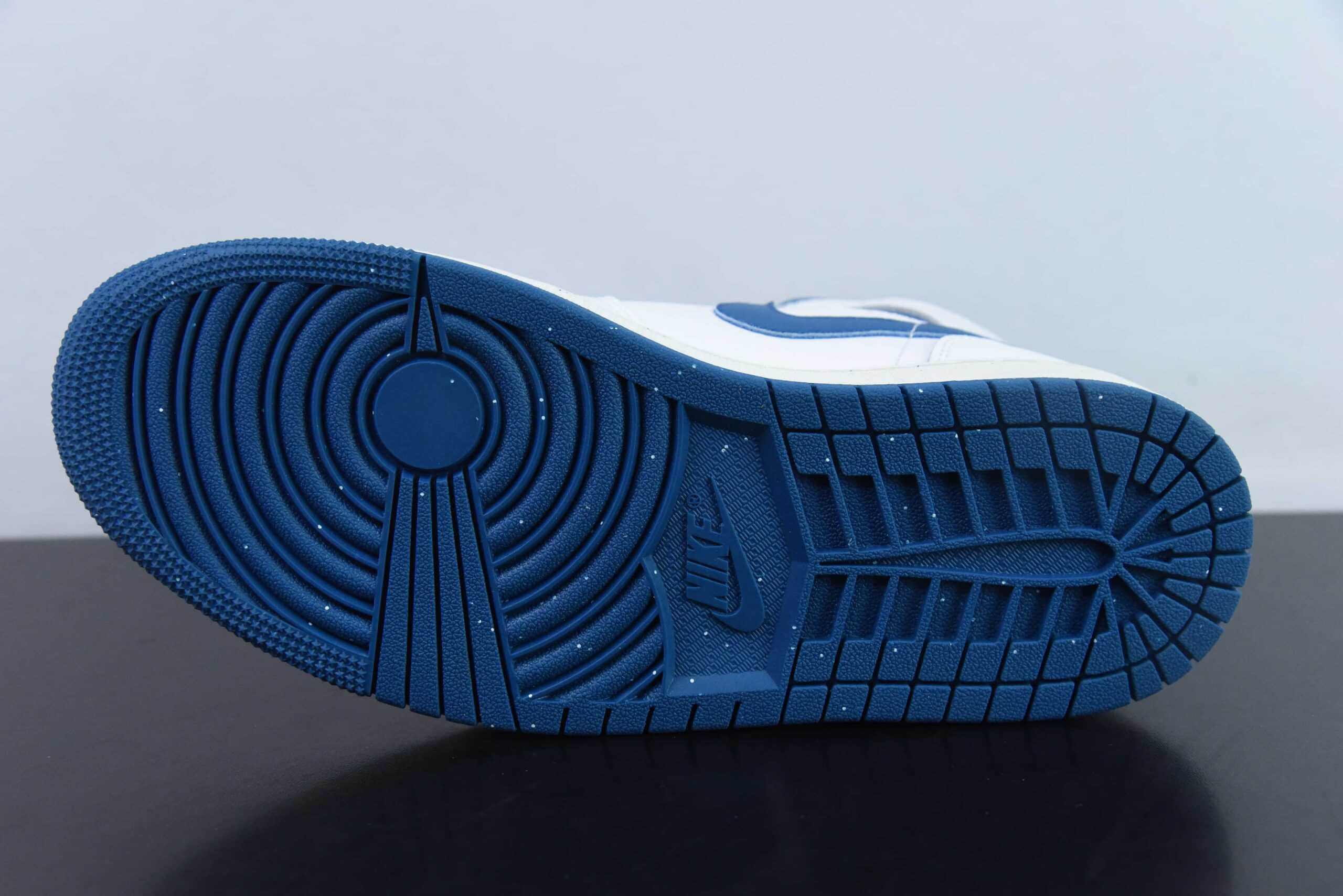 乔丹Air Jordan AJ1 Mid白蓝中帮复古文化篮球鞋纯原版本 货号：FN5215-141 