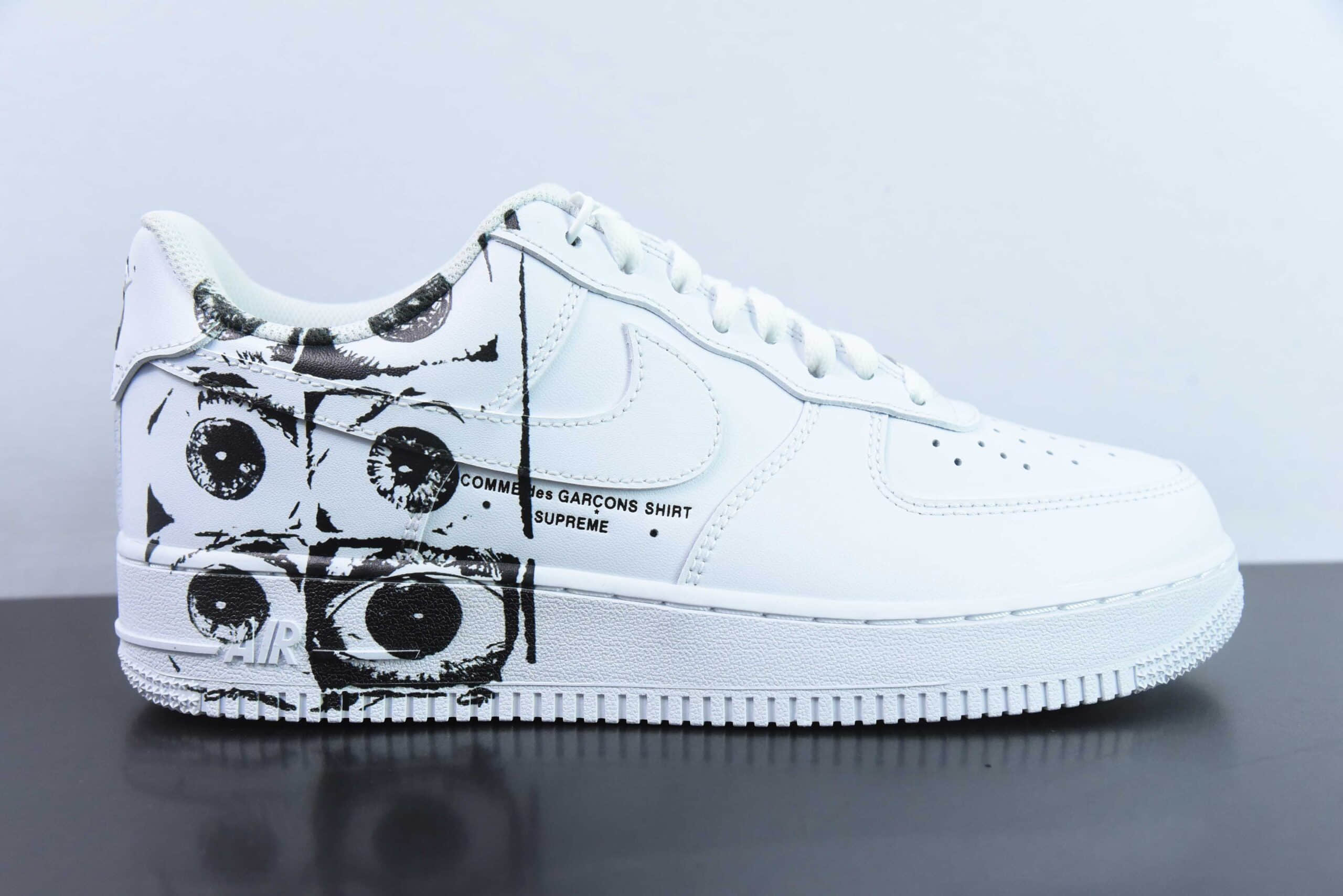 耐克Nike CDG x Supreme x NK Air Force 1 Supreme Comme des Garcons Shirt 三方联名白黑六眼空军一号低帮板鞋纯原版本 货号：923044-100