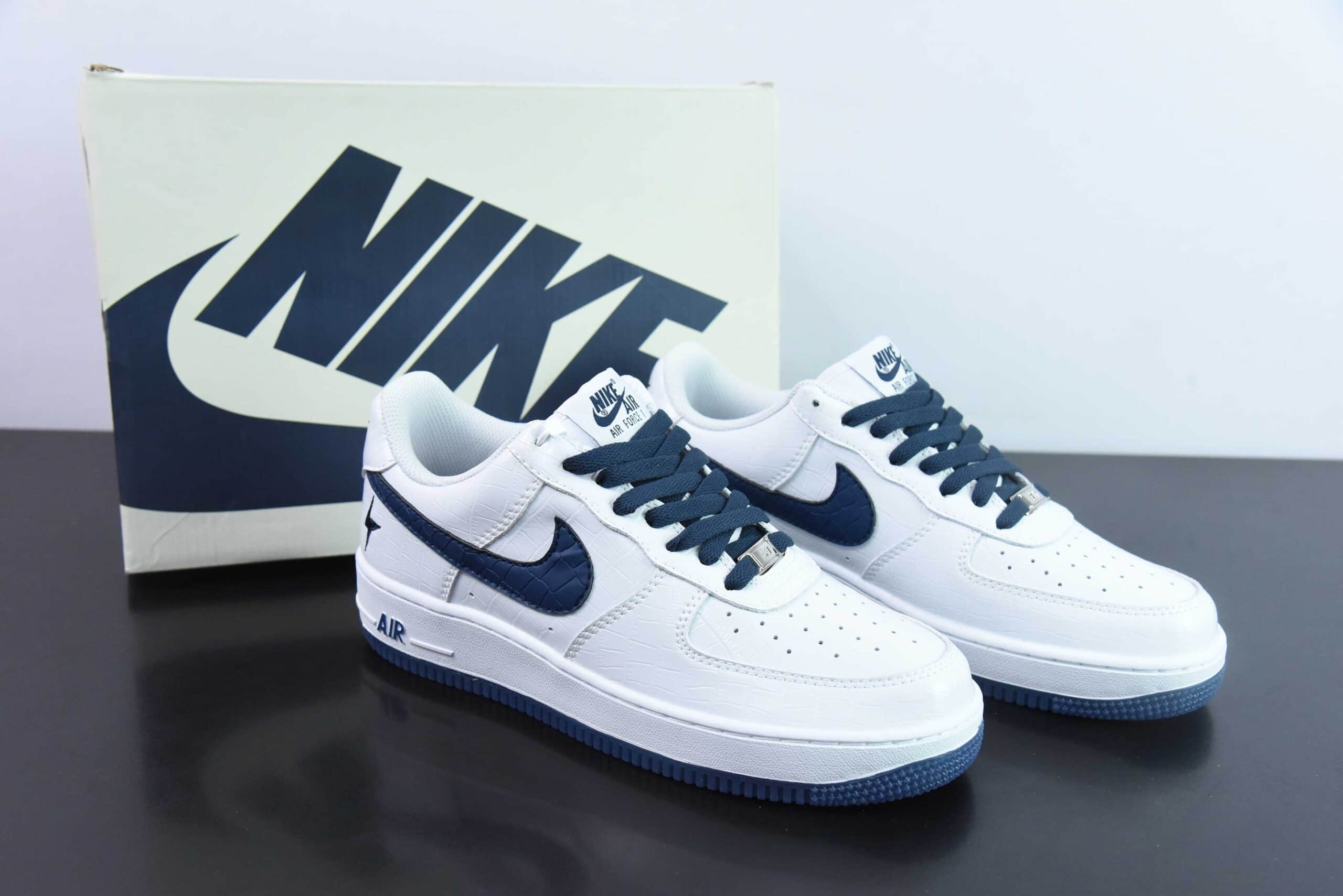耐克Nike Air Force 1'07 Low Ladainian Tomlinson 闪电队白深蓝空军一号低帮休闲板鞋纯原版本 货号：DD0614-332 