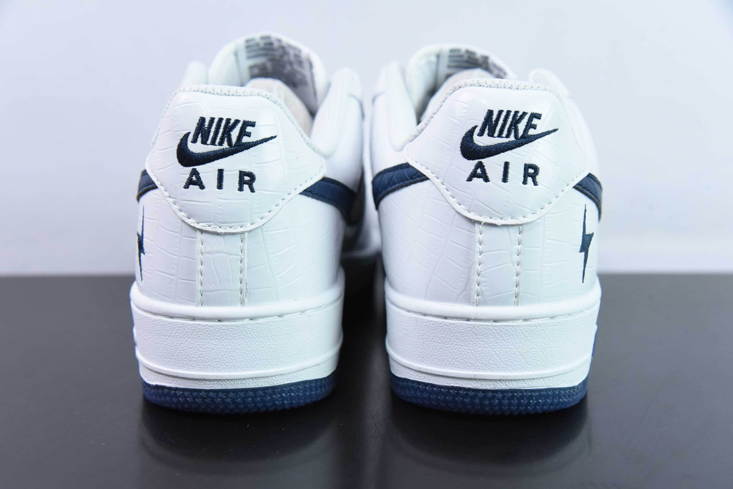 耐克Nike Air Force 1'07 Low Ladainian Tomlinson 闪电队白深蓝空军一号低帮休闲板鞋纯原版本 货号：DD0614-332 