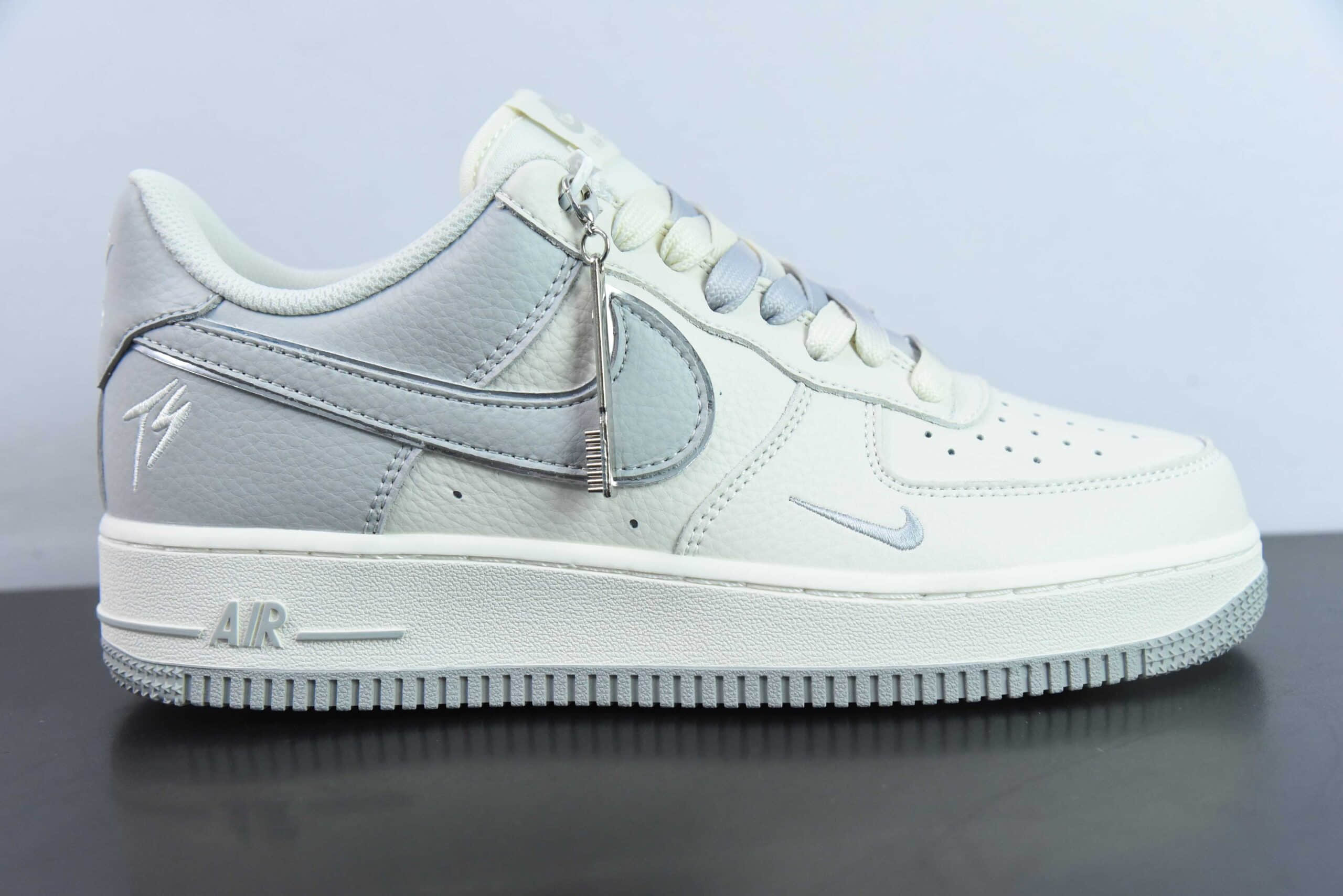 耐克Nike Air Force 1 '07 Low TS米白灰小勾空军一号低帮休闲板鞋纯原版本 货号:IO5636-888