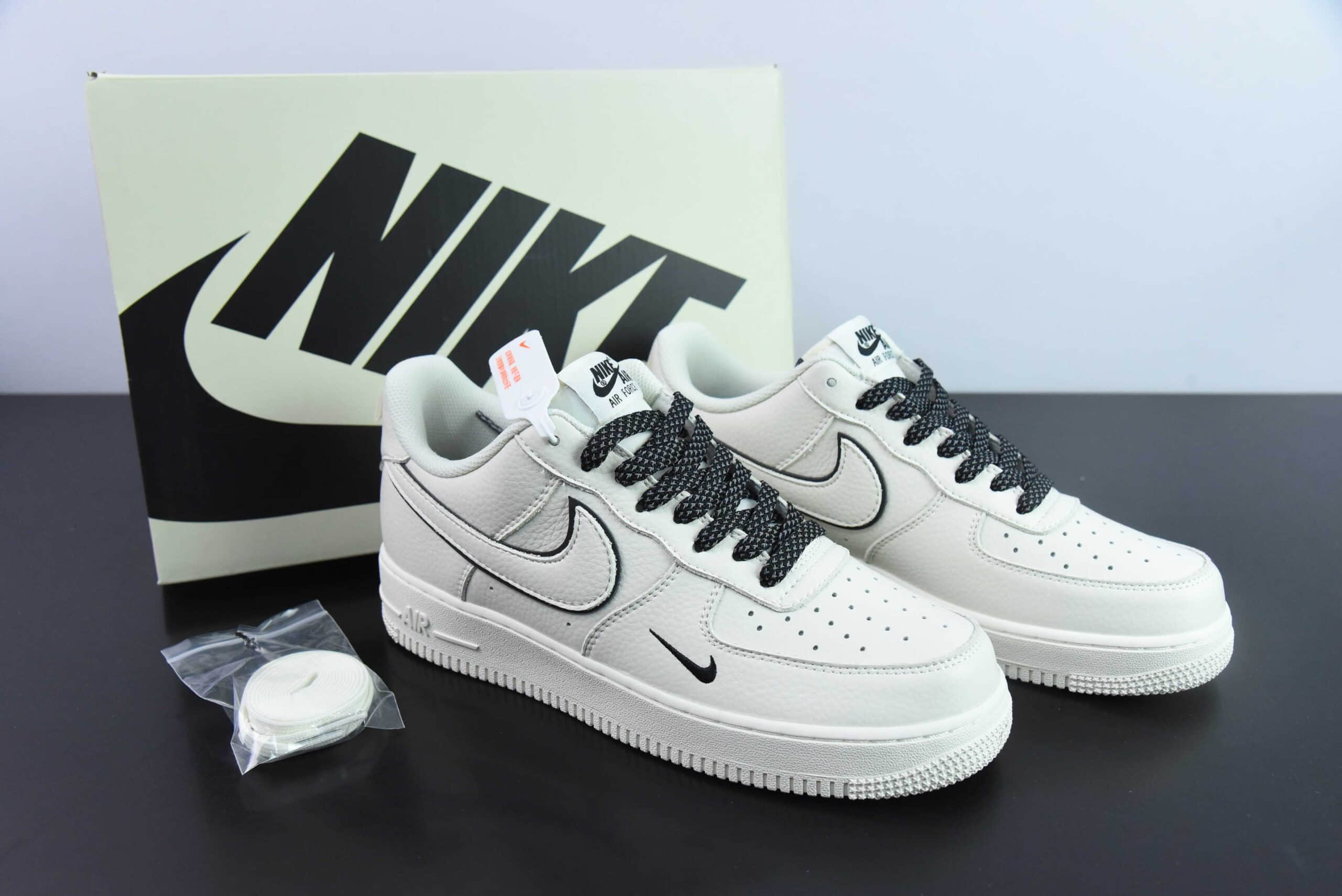 耐克Nike Air Force 1'07 Low 经典黑色小勾满天星空军一号低帮休闲板鞋纯原版本 货号：MJ0319-021