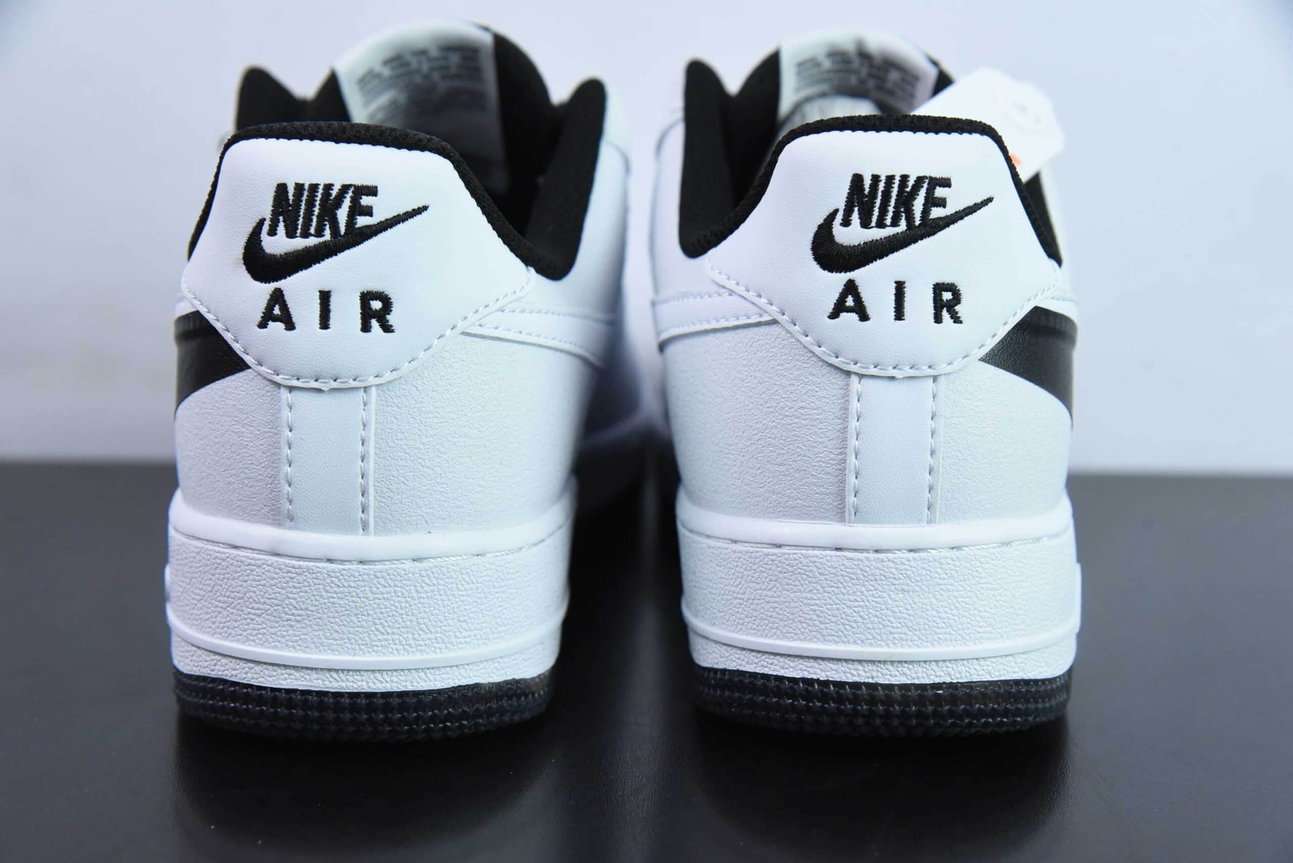 耐克Nike Air Force 1 Low 白黑涂鸦大勾空军一号低帮休闲板鞋纯原版本 货号：FQ4118-100 