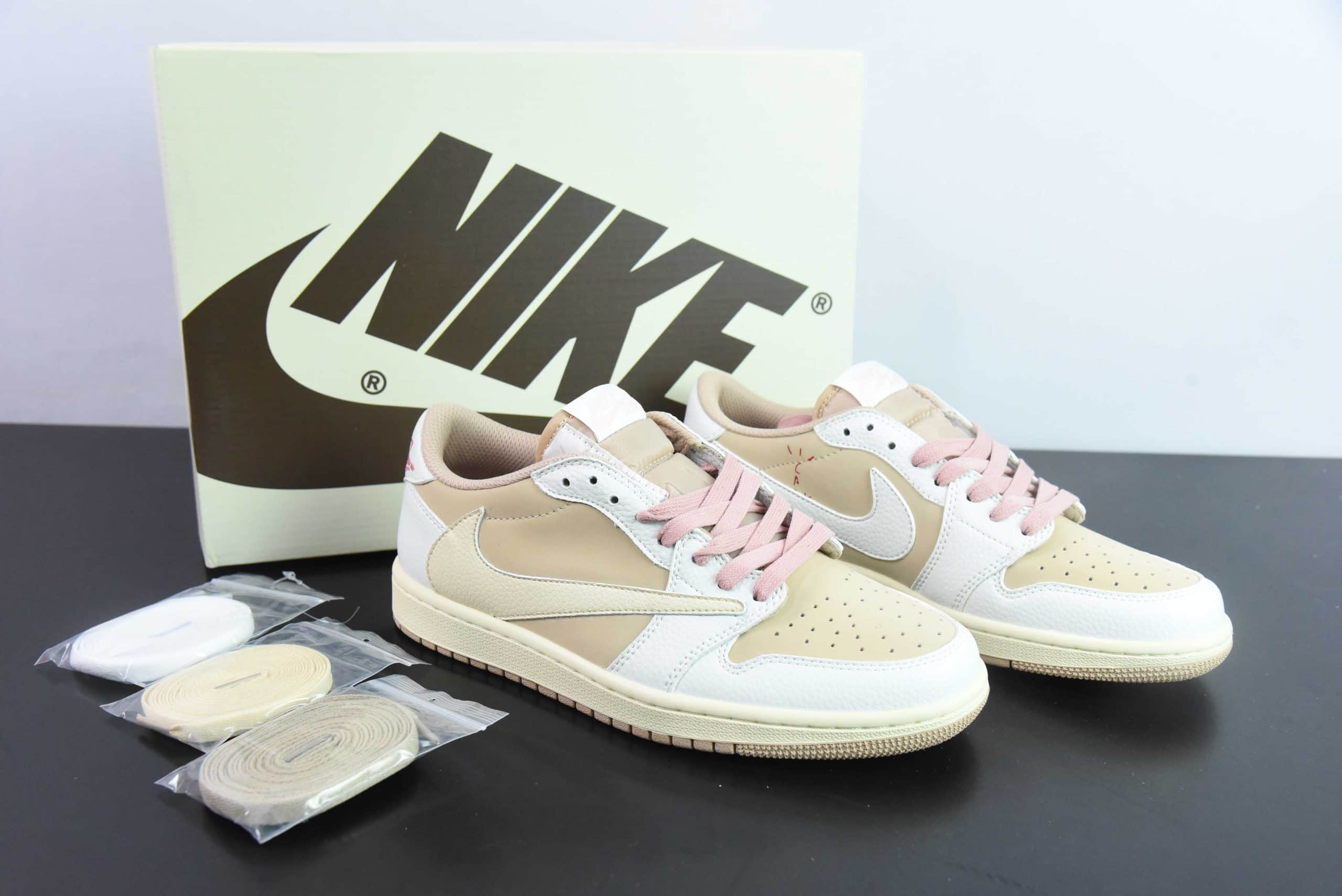 乔丹Fragment x Travis Scott x Air Jordan 1 Low 三方联名倒钩摩卡粉低帮复古文化篮球鞋纯原版本 货号：DM7866-106 