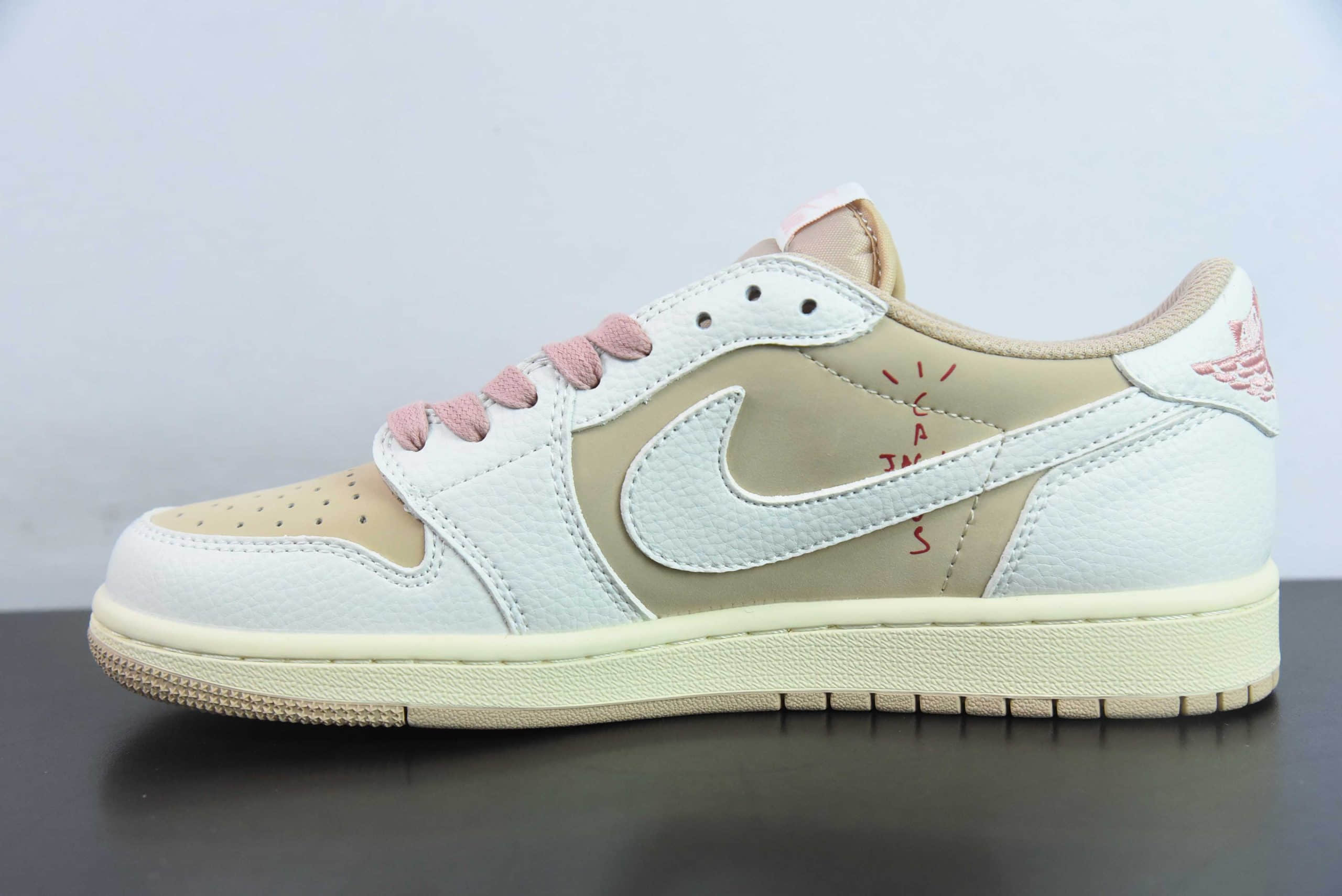 乔丹Fragment x Travis Scott x Air Jordan 1 Low 三方联名倒钩摩卡粉低帮复古文化篮球鞋纯原版本 货号：DM7866-106 