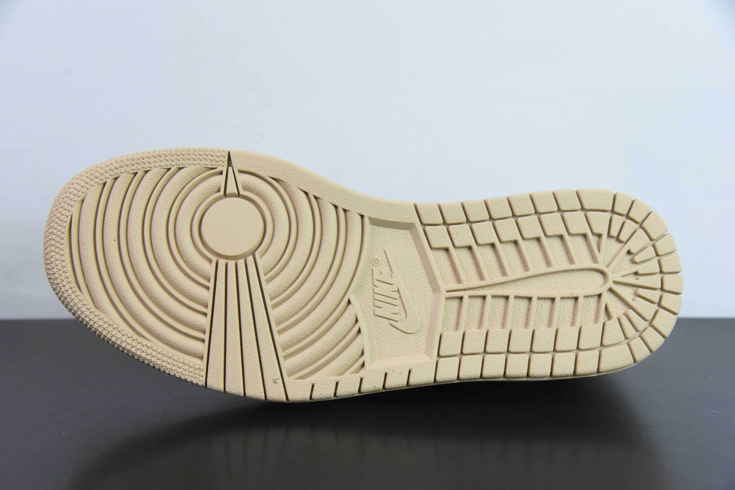 乔丹Fragment x Travis Scott x Air Jordan 1 Low 三方联名倒钩摩卡粉低帮复古文化篮球鞋纯原版本 货号：DM7866-106 