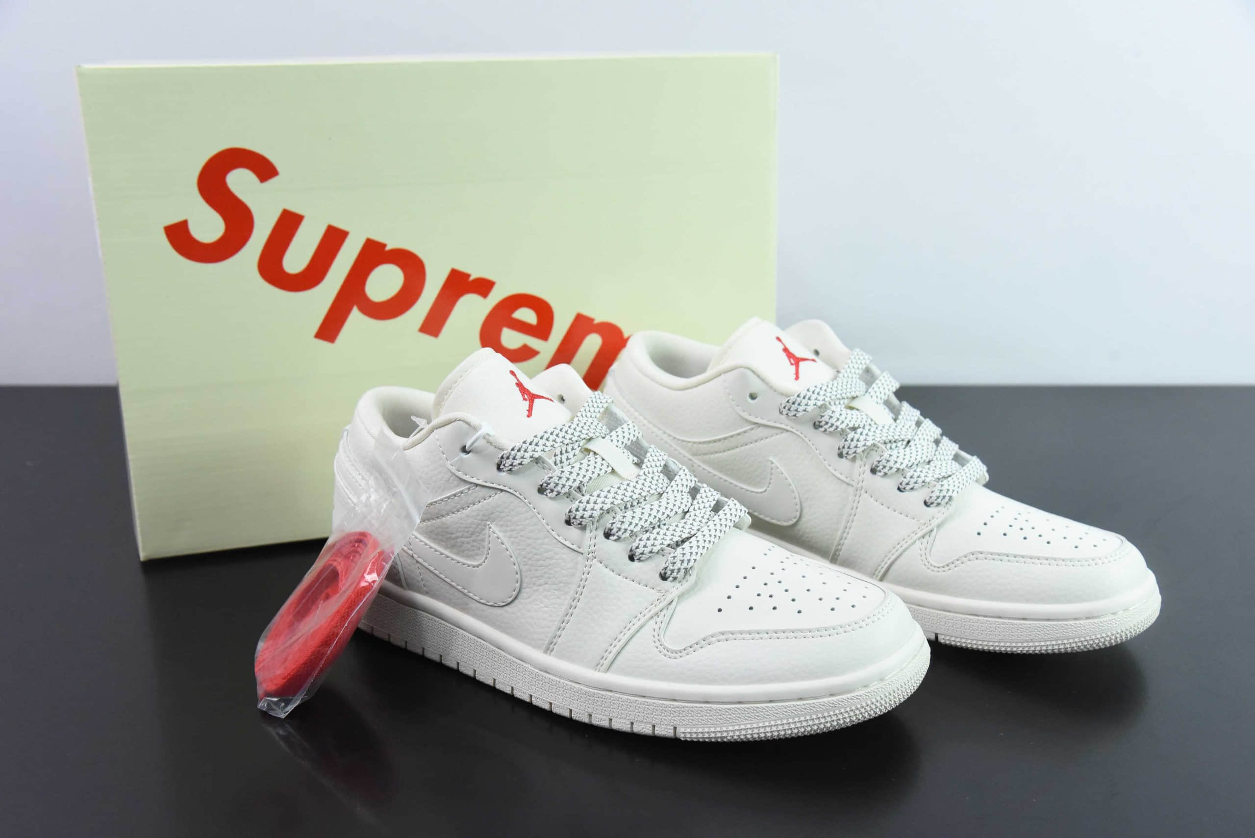 乔丹Supreme x Air Jordan 1 Low AJ1Supreme联名白天使高端定制低帮复古文化板鞋纯原版本 货号:WG8850-002