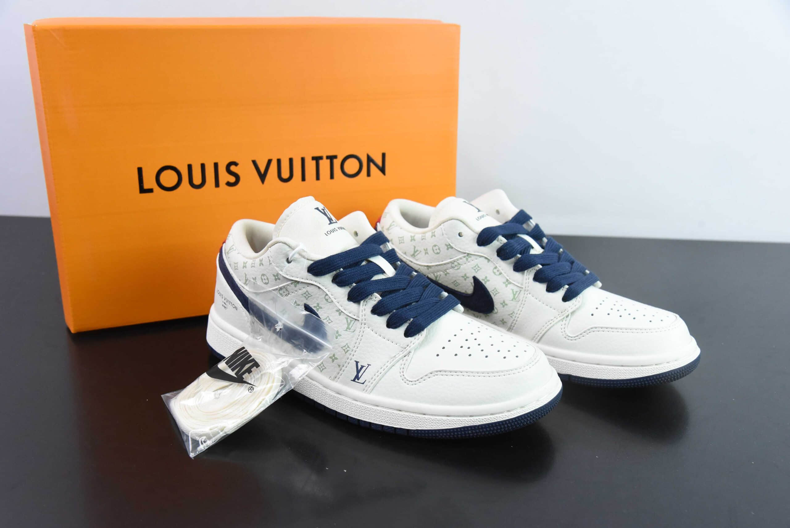 乔丹Louis Vuitton x Travis Scott x Nike Air Jordan 1 Low OG SPBlackBeige LV MonogramAJ1联名米白深灰LV印花经典低帮文化百搭休闲运动篮球鞋纯原版本 货号:WG8850-001