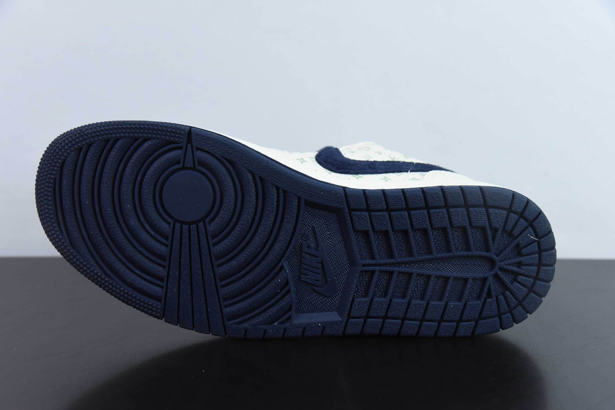 乔丹Louis Vuitton x Travis Scott x Nike Air Jordan 1 Low OG SPBlackBeige LV MonogramAJ1联名米白深灰LV印花经典低帮文化百搭休闲运动篮球鞋纯原版本 货号:WG8850-001