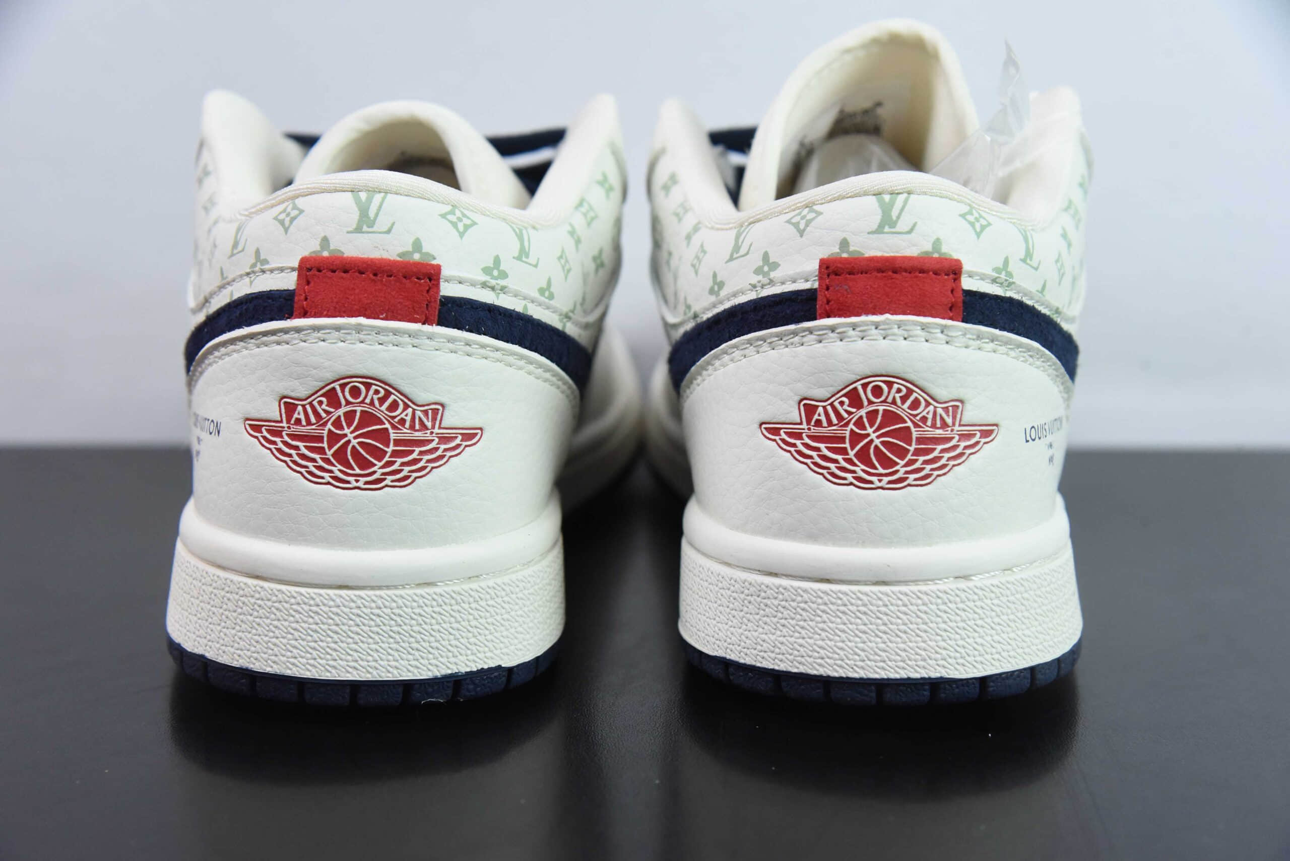 乔丹Louis Vuitton x Travis Scott x Nike Air Jordan 1 Low OG SPBlackBeige LV MonogramAJ1联名米白深灰LV印花经典低帮文化百搭休闲运动篮球鞋纯原版本 货号:WG8850-001