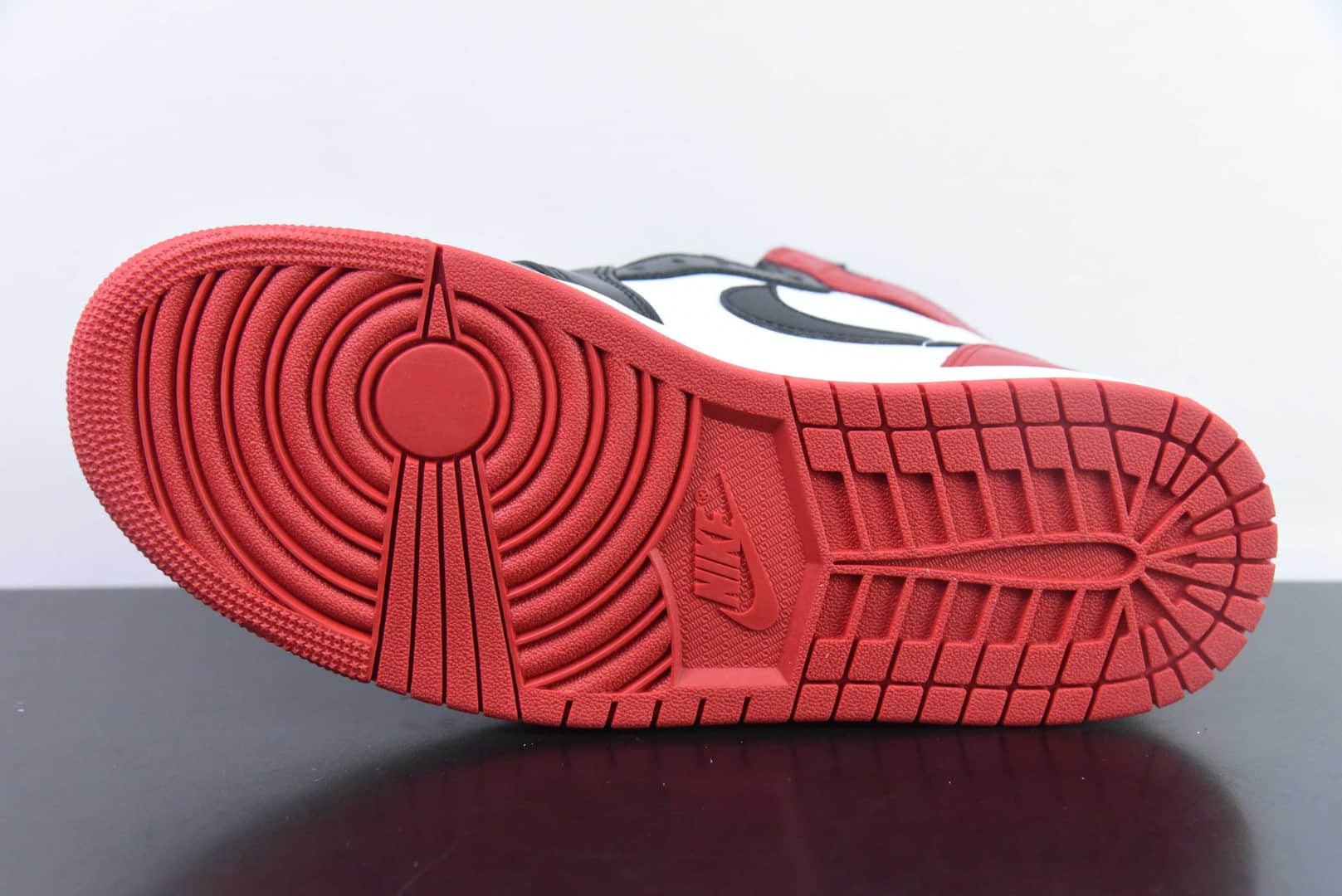 乔丹Air Jordan AJ1 Retro High 新黑脚趾高帮复古文化篮球鞋纯原版本 货号：DZ5485-106