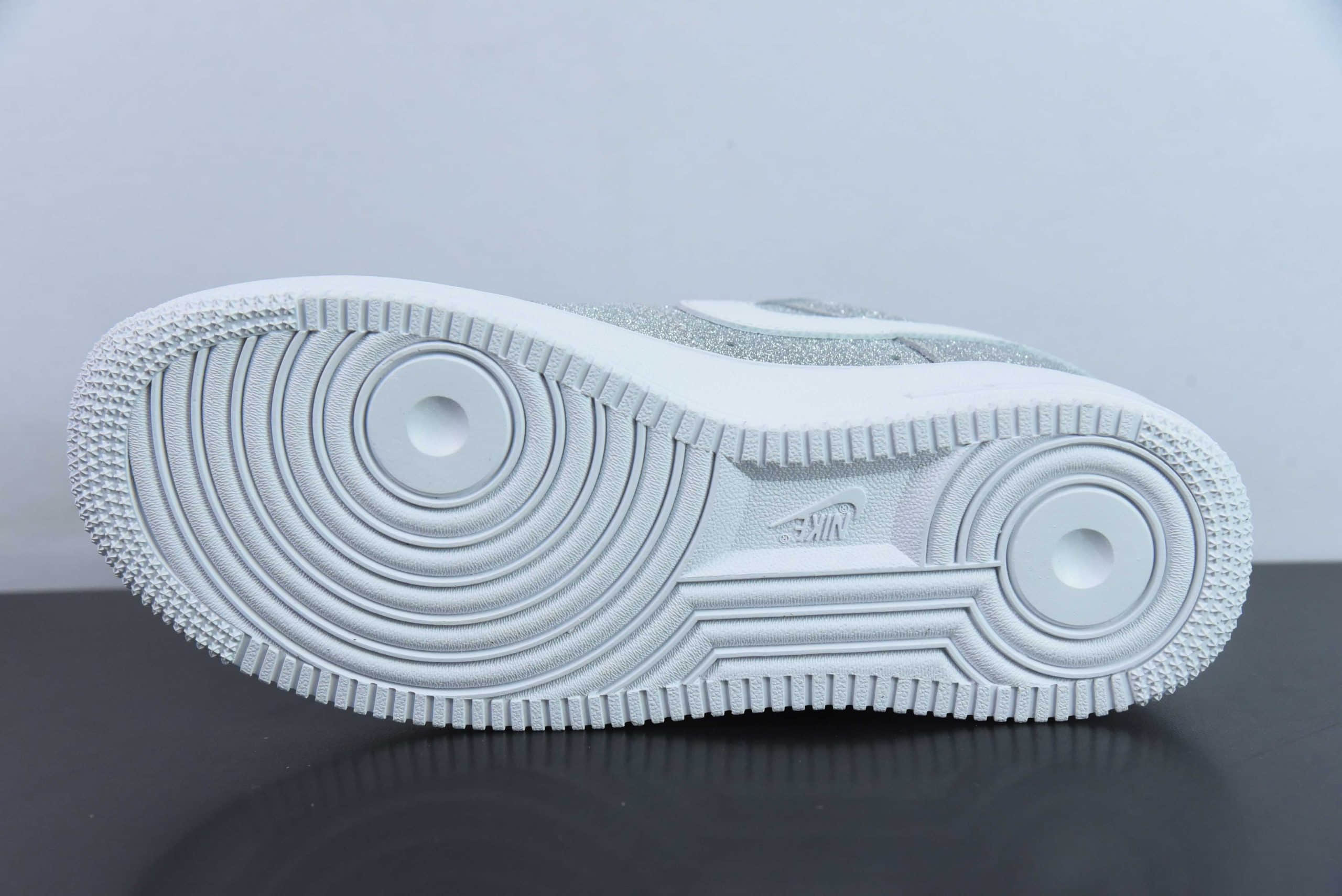 耐克Nike Air Force 1´07 Low 银白天鹅满天星空军一号低帮百搭休闲运动板鞋纯原版本 货号：CW2288-015