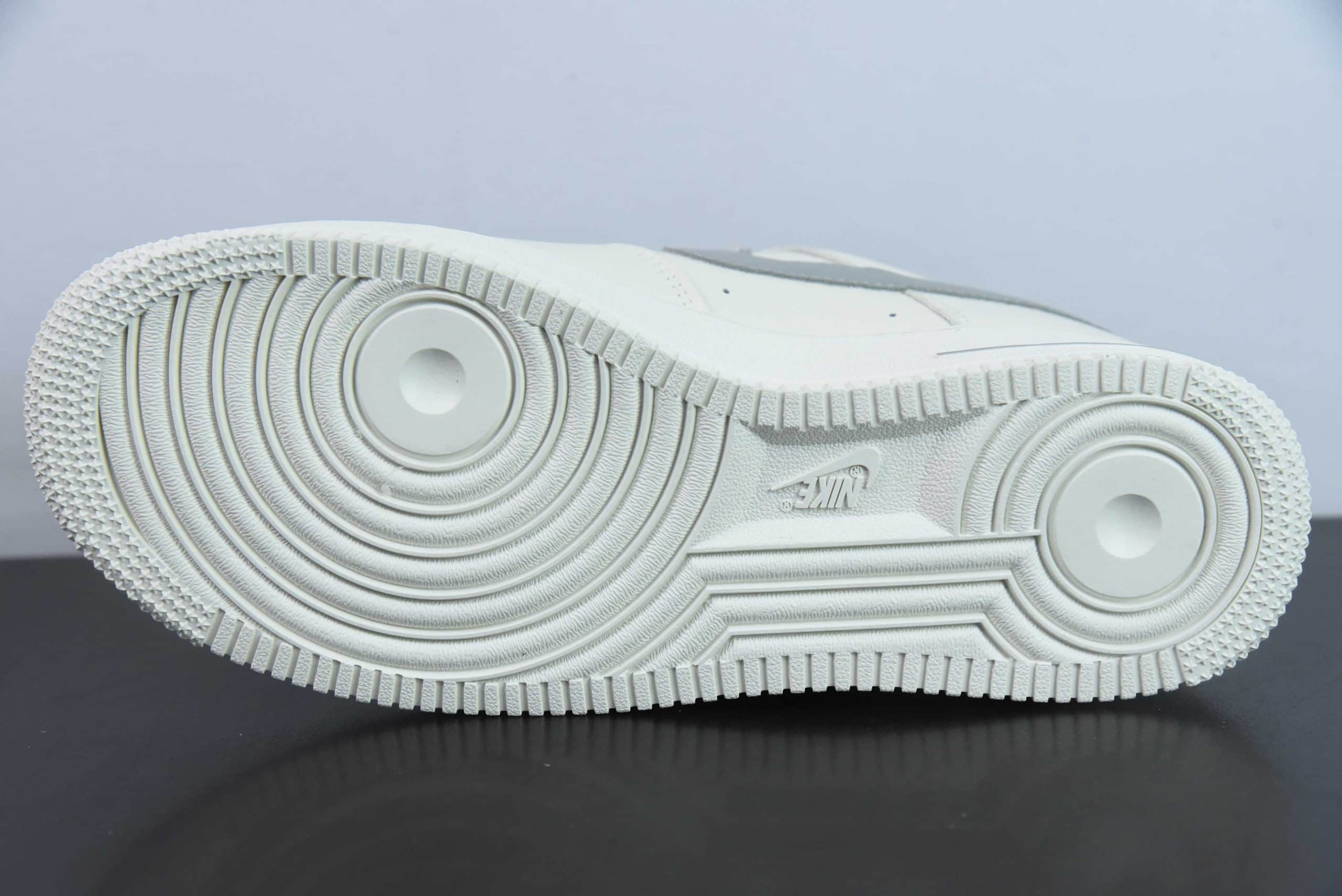 耐克Nike Air Force 1´07 Low 白灰空军一号低帮百搭休闲运动板鞋纯原版本 货号：DD8959-708 