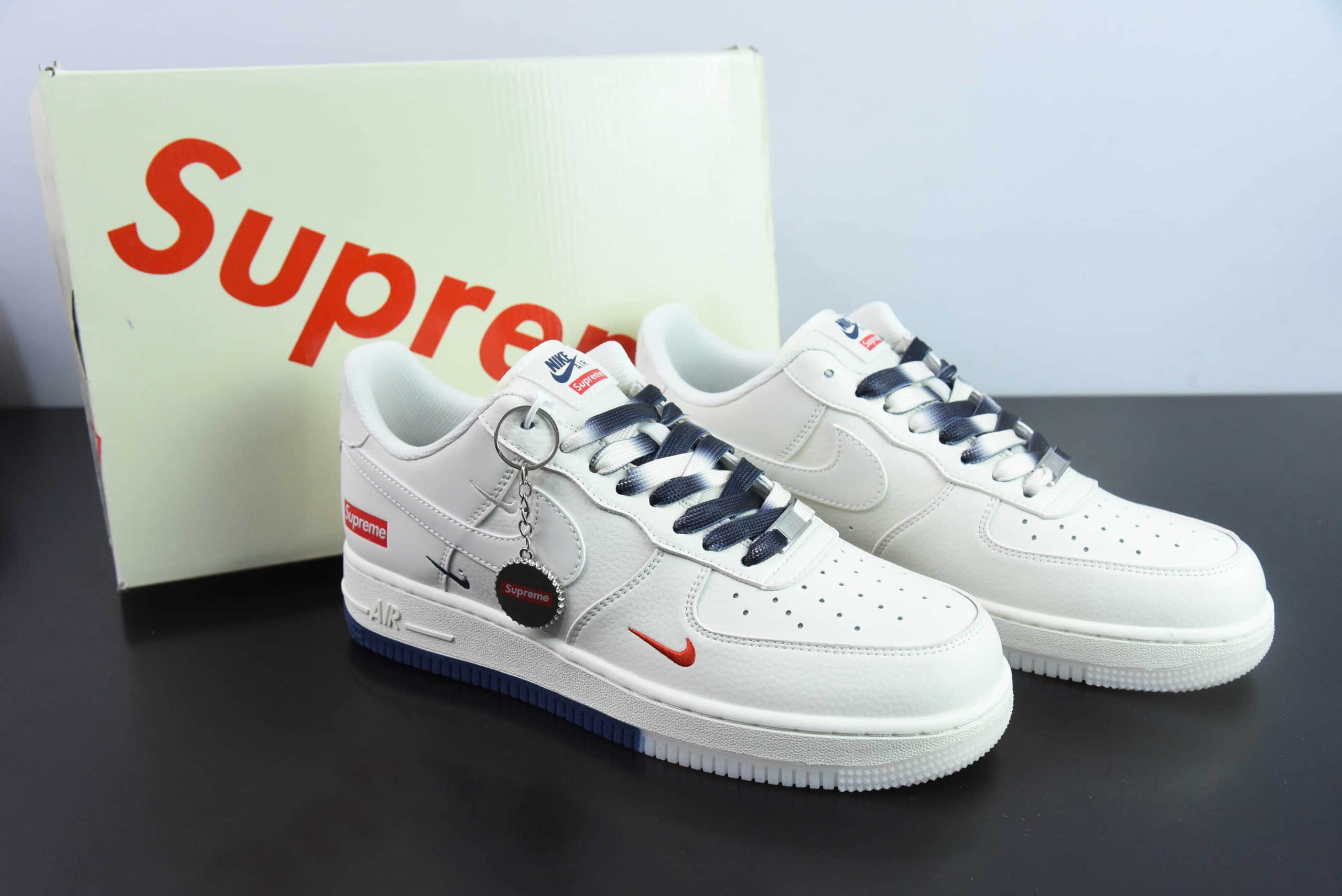 耐克Nike Air Force 1'07 Low Supreme联名白蓝双拼空军一号低帮休闲板鞋纯原版本 货号：XZ6188-001