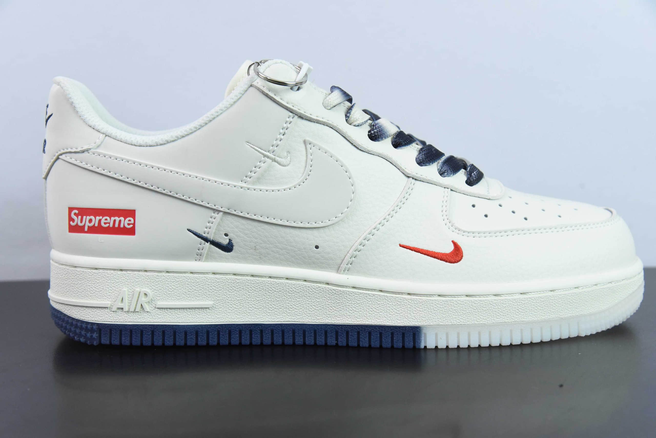 耐克Nike Air Force 1'07 Low Supreme联名白蓝双拼空军一号低帮休闲板鞋纯原版本 货号：XZ6188-001