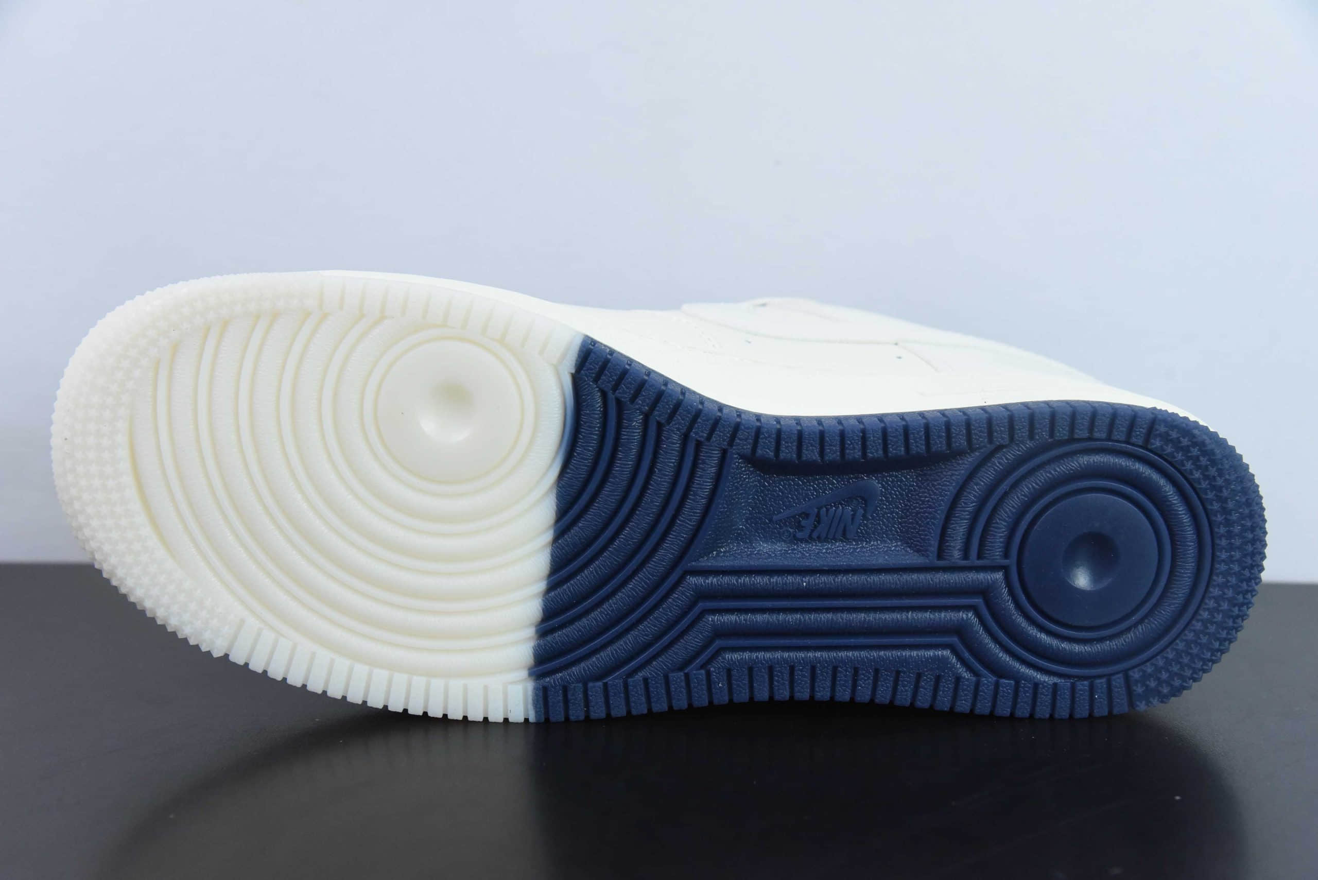 耐克Nike Air Force 1'07 Low Supreme联名白蓝双拼空军一号低帮休闲板鞋纯原版本 货号：XZ6188-001