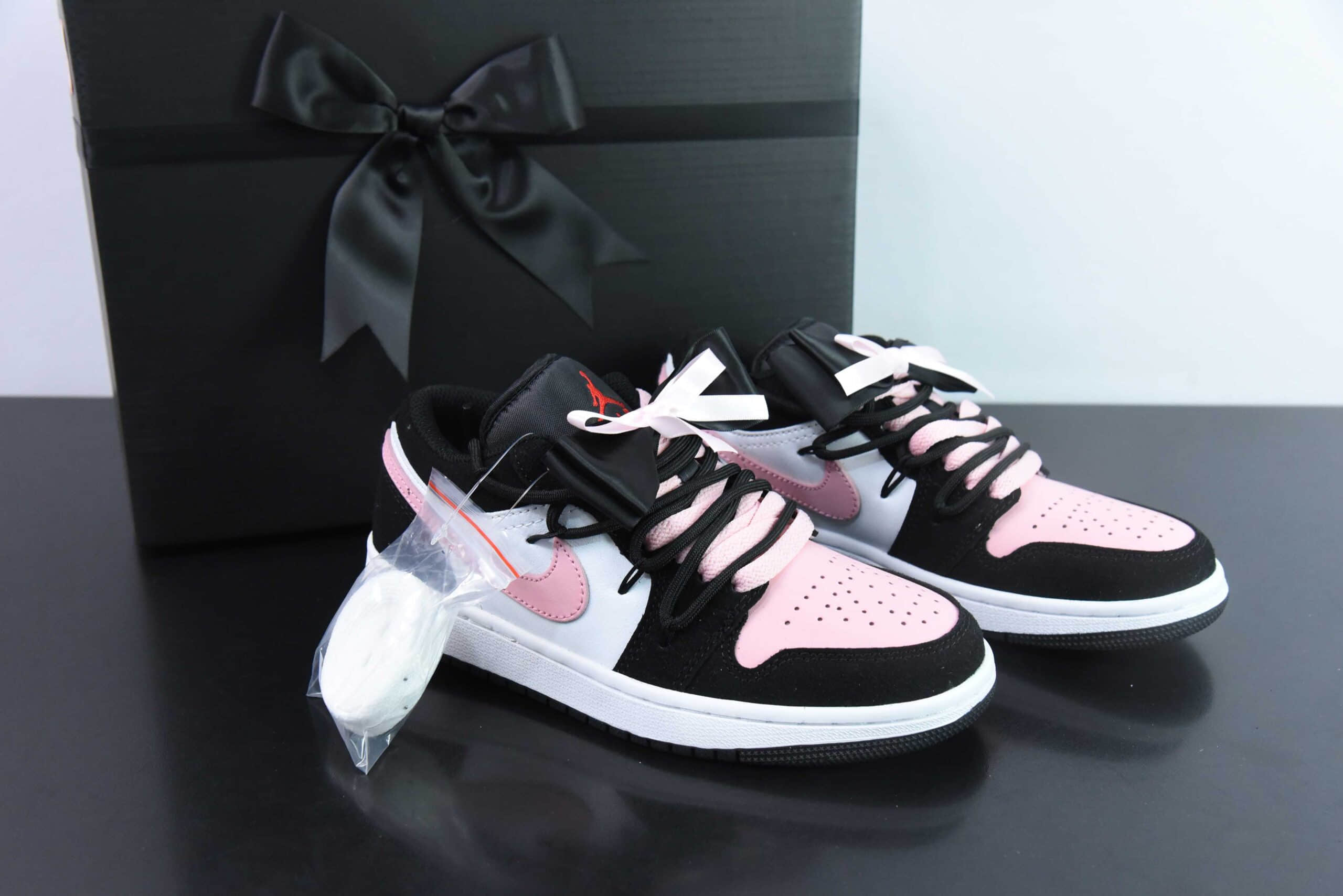 乔丹 Jordan Air Jordan 1 芝芝莓莓黑粉抽绳解构低帮篮球鞋纯原版本 货号：DX4374-008