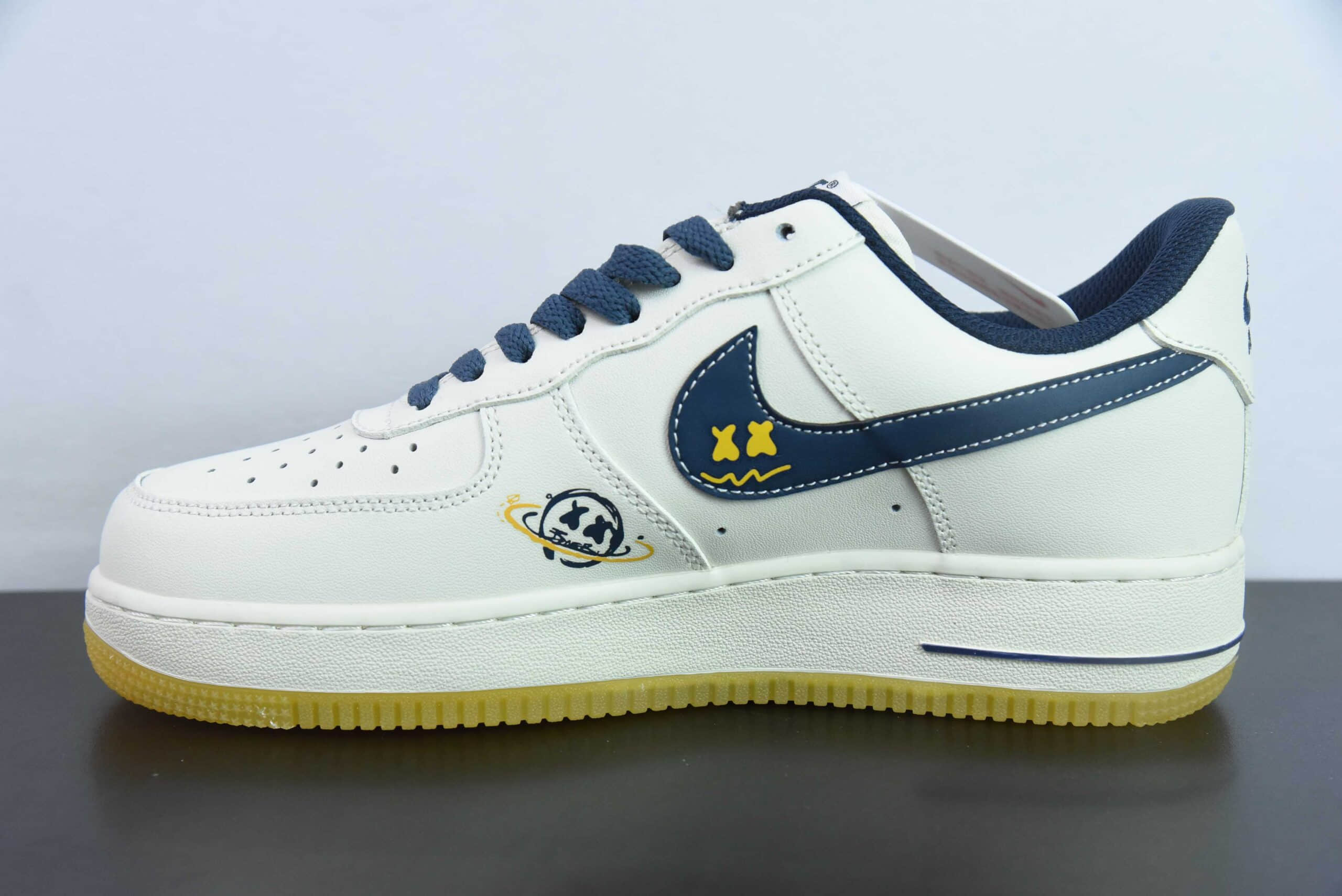 耐克Nike Air Force 1 Low 07 鬼脸白蓝黄空军一号低帮休闲板鞋纯原版本 货号：XC2351-330 
