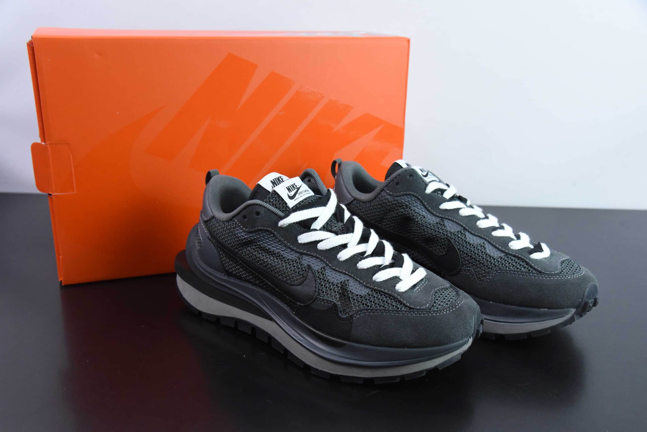 耐克Sacai x VaporWaffle 华夫三代3.0纯黑走秀重磅联名款休闲鞋纯原版本 货号：CV1363-105 