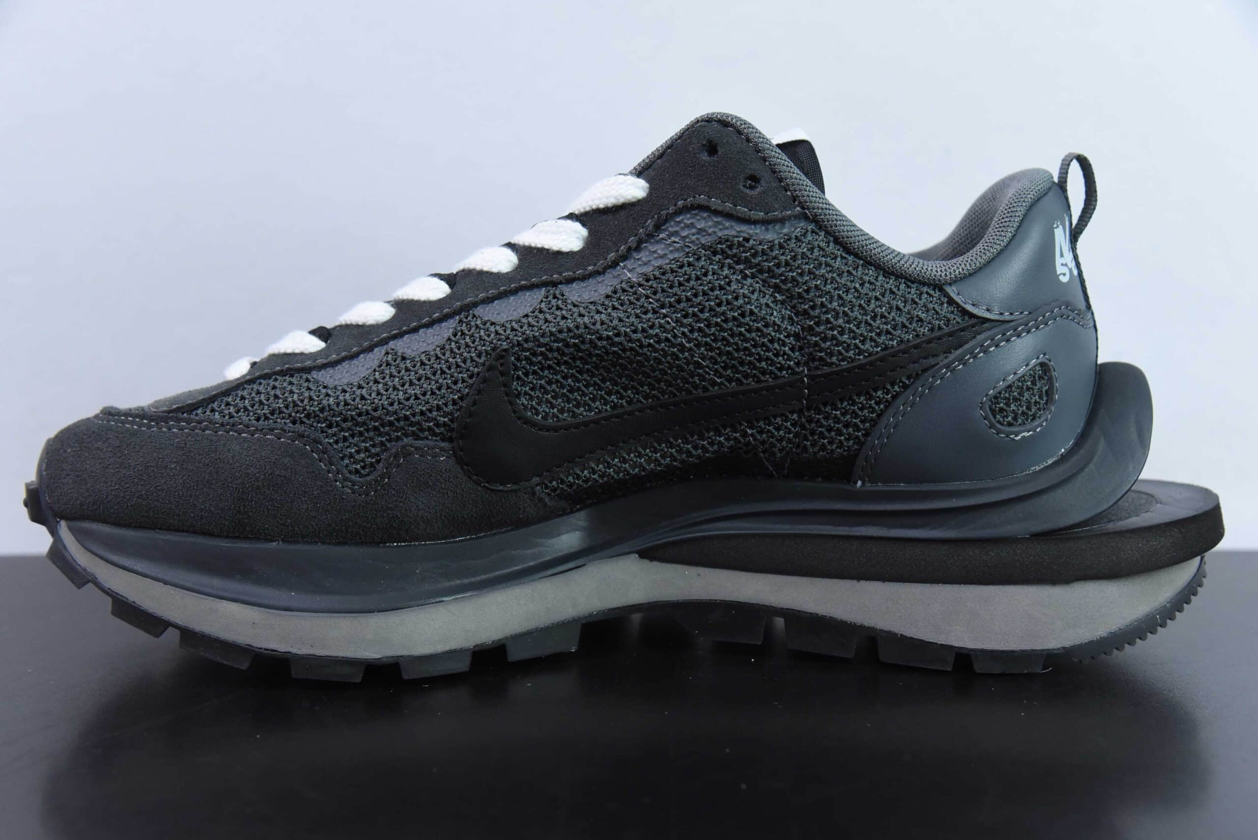 耐克Sacai x VaporWaffle 华夫三代3.0纯黑走秀重磅联名款休闲鞋纯原版本 货号：CV1363-105 