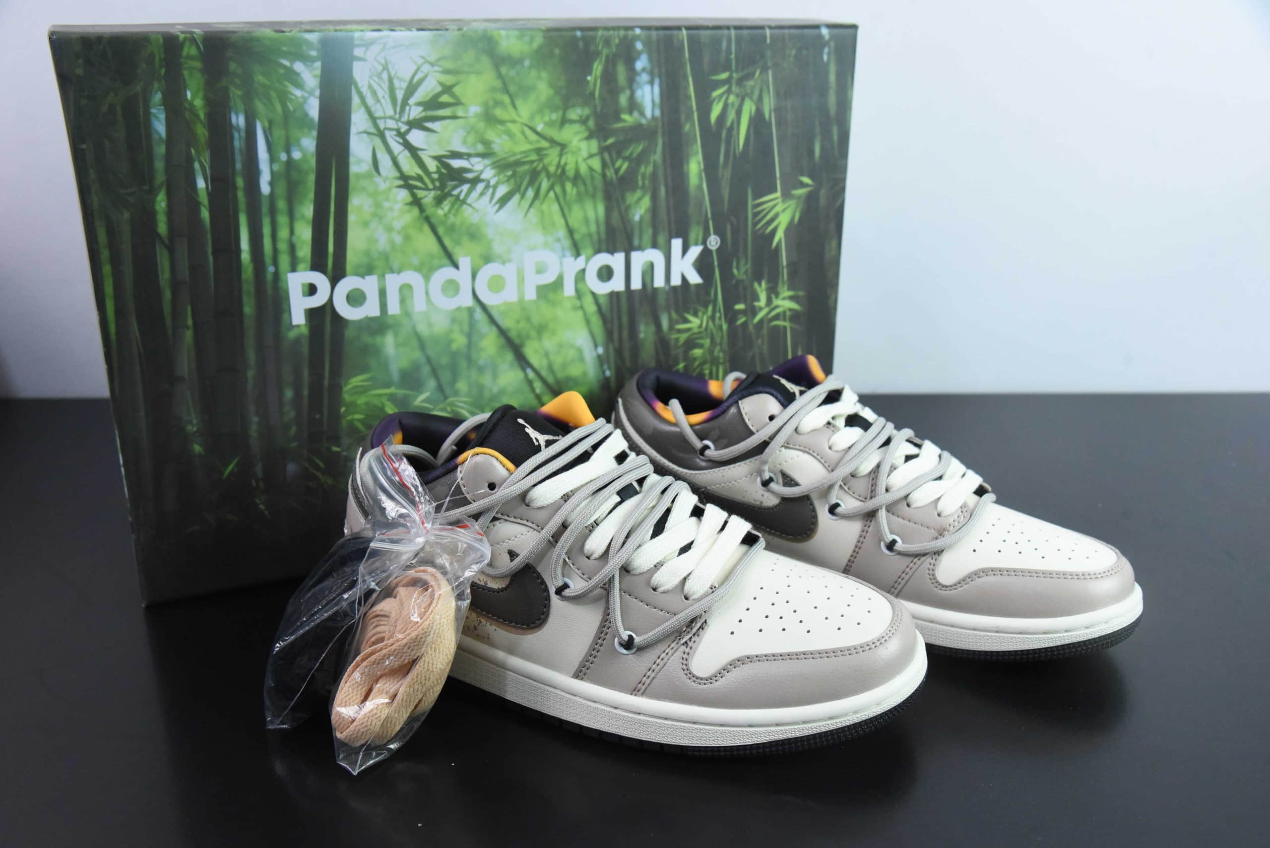 乔丹Air Jordan 1 Low AJ1乔1熊猫恶作剧街头涂鸦天使恶魔低帮篮球鞋纯原版本 货号：DQ8421-001 