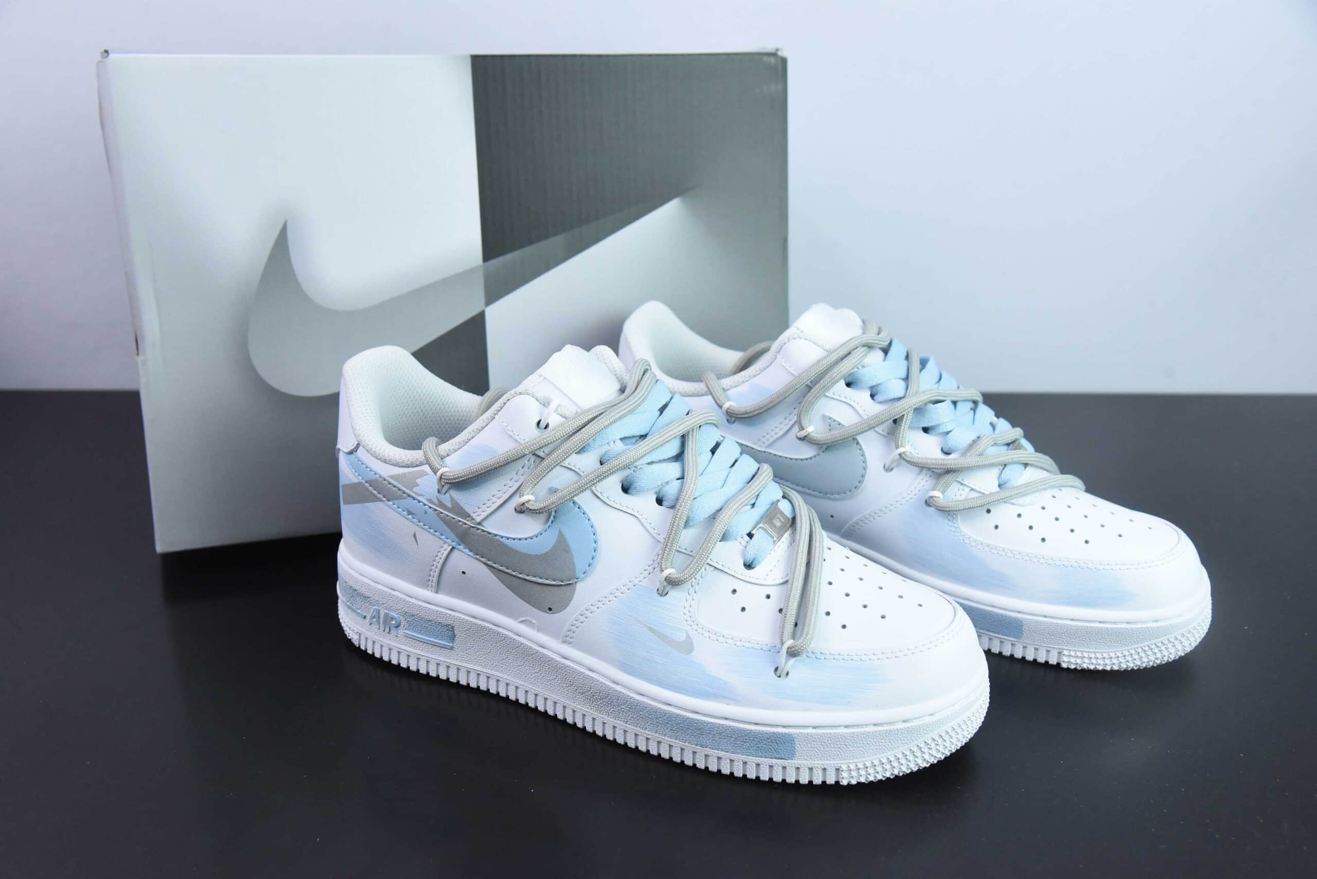 耐克Nike Air Force 1'07 Low 二次元主题断勾喷绘灰蓝绑带空军一号绑带低帮休闲板鞋纯原版本 货号：ZH0316-020