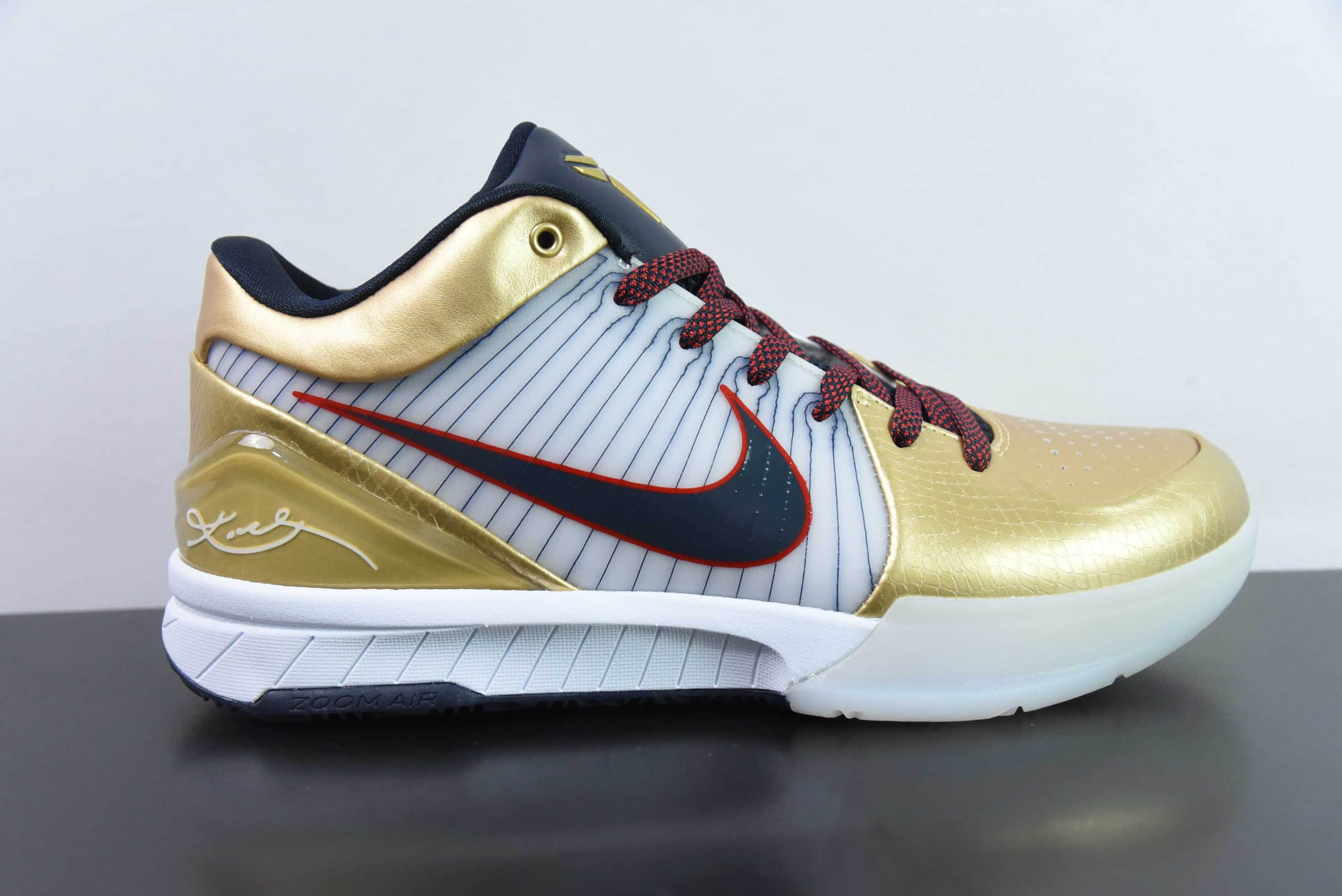 科比Kobe Undefeated x Nk Zoom Kobe IV ZK4 科比四代五道杠联名奥运会白黑金男子实战篮球鞋纯原版本 货号：FQ3544-100 