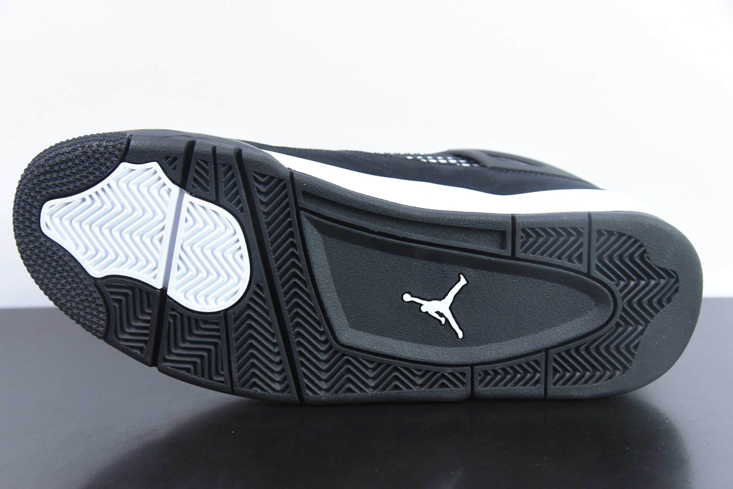 乔丹Air Jordan AJ4 Retro 白黑雷公男子文化篮球鞋纯原版本 货号：FQ8138-001 