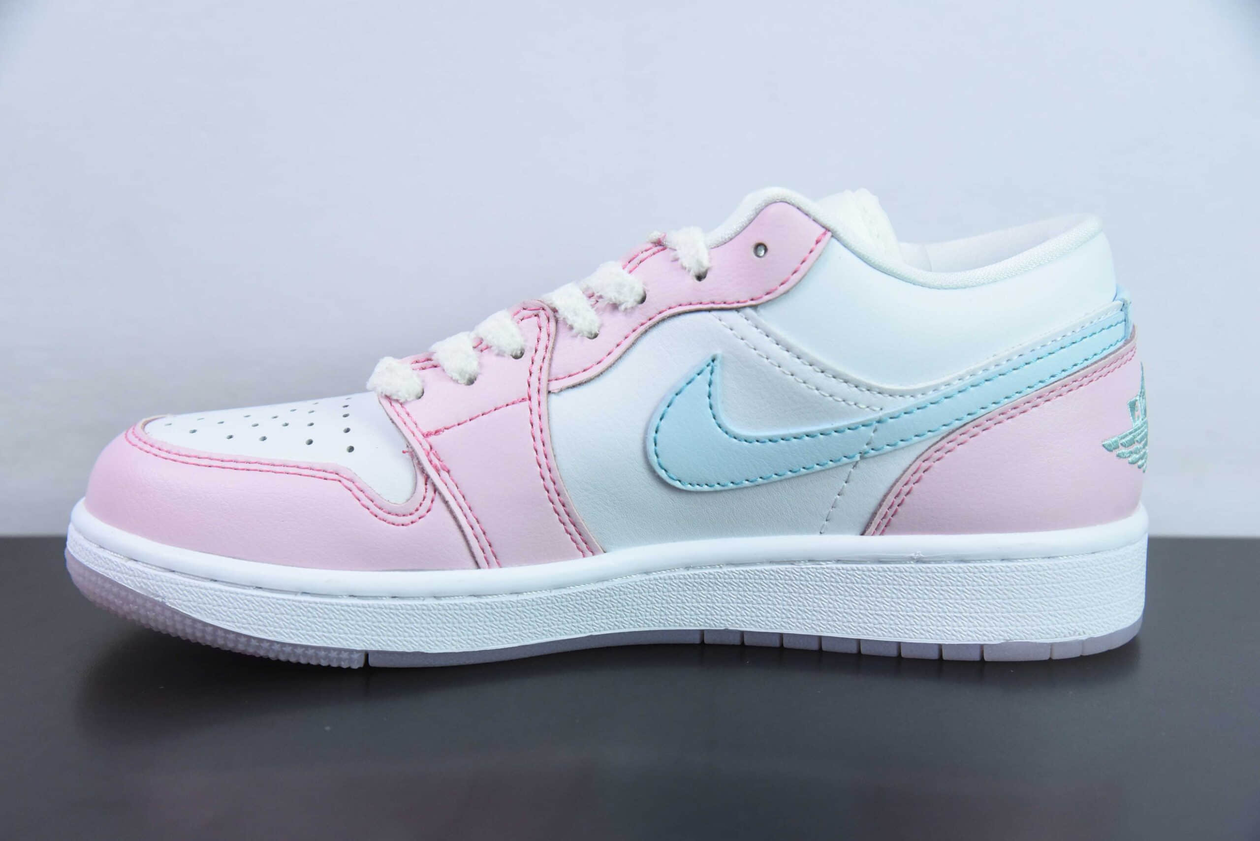 乔丹Air Jordan 1 AJ1白粉蓝猫爪冰淇淋低帮篮球鞋纯原版本 货号：HM3706-141 