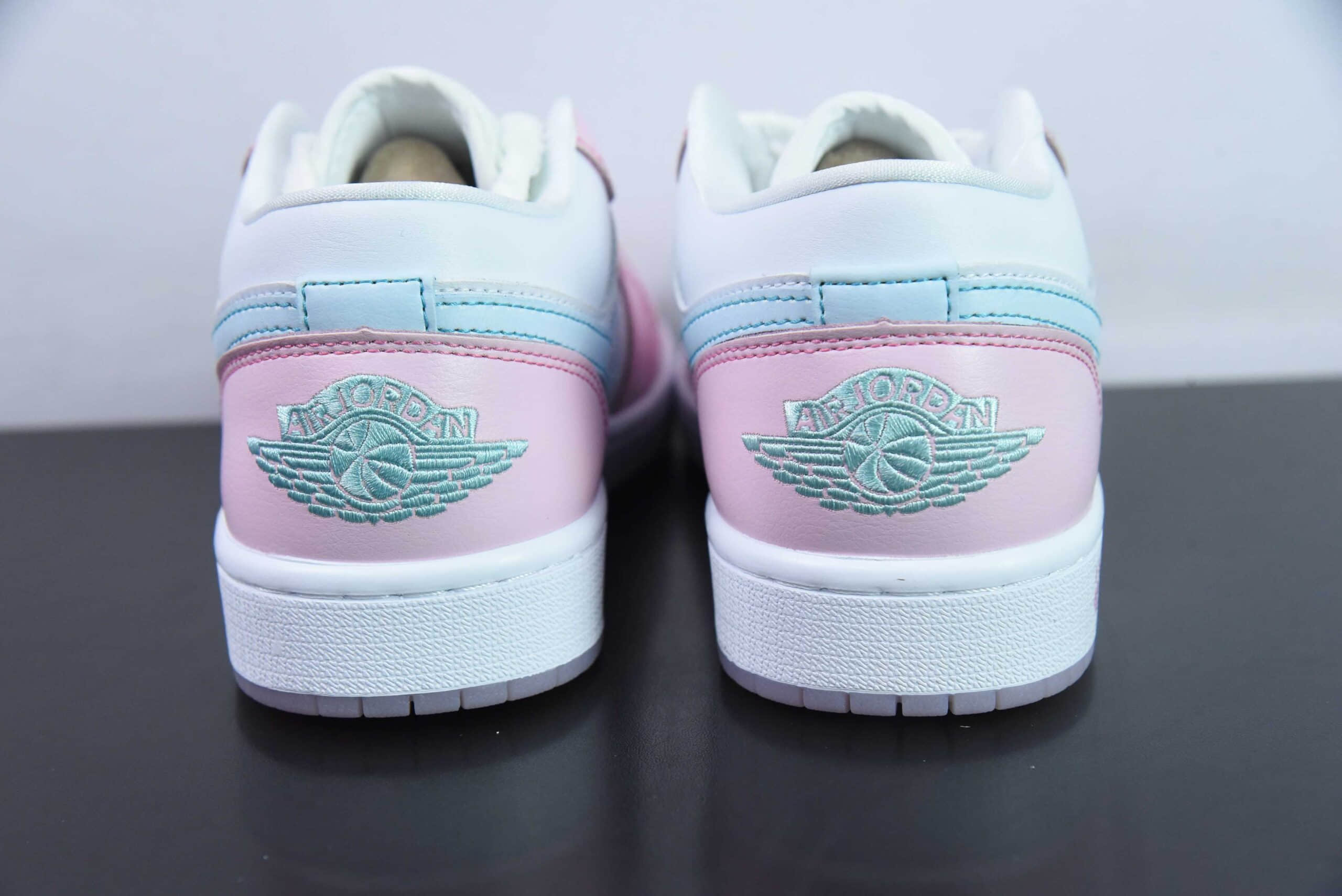 乔丹Air Jordan 1 AJ1白粉蓝猫爪冰淇淋低帮篮球鞋纯原版本 货号：HM3706-141 