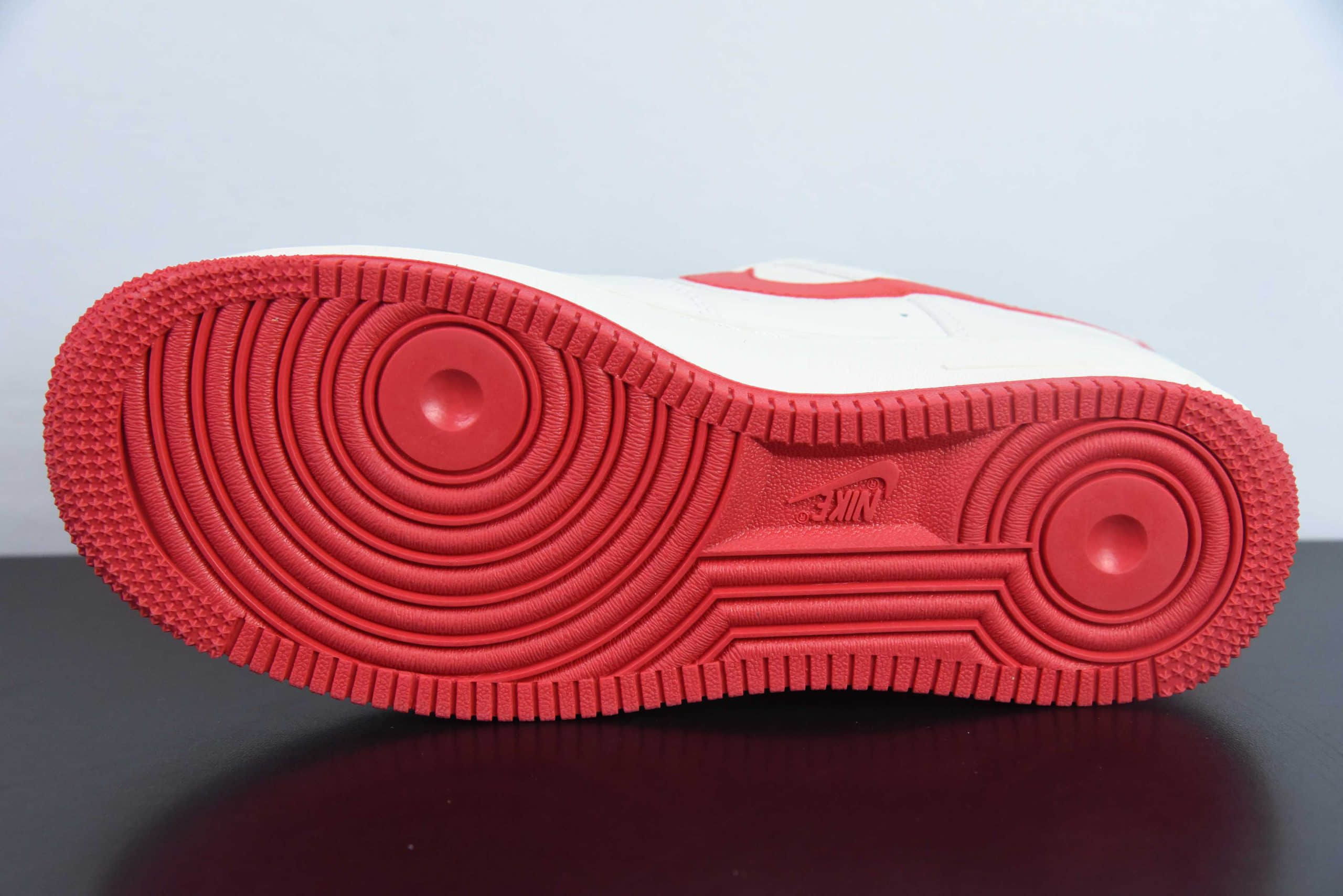 耐克Nike Supreme x Nike Air Force 1 07 LowSupreme皮革Sup米白红标反光空军一号经典低帮百搭休闲运动板鞋纯原版本 货号:HD1968-026