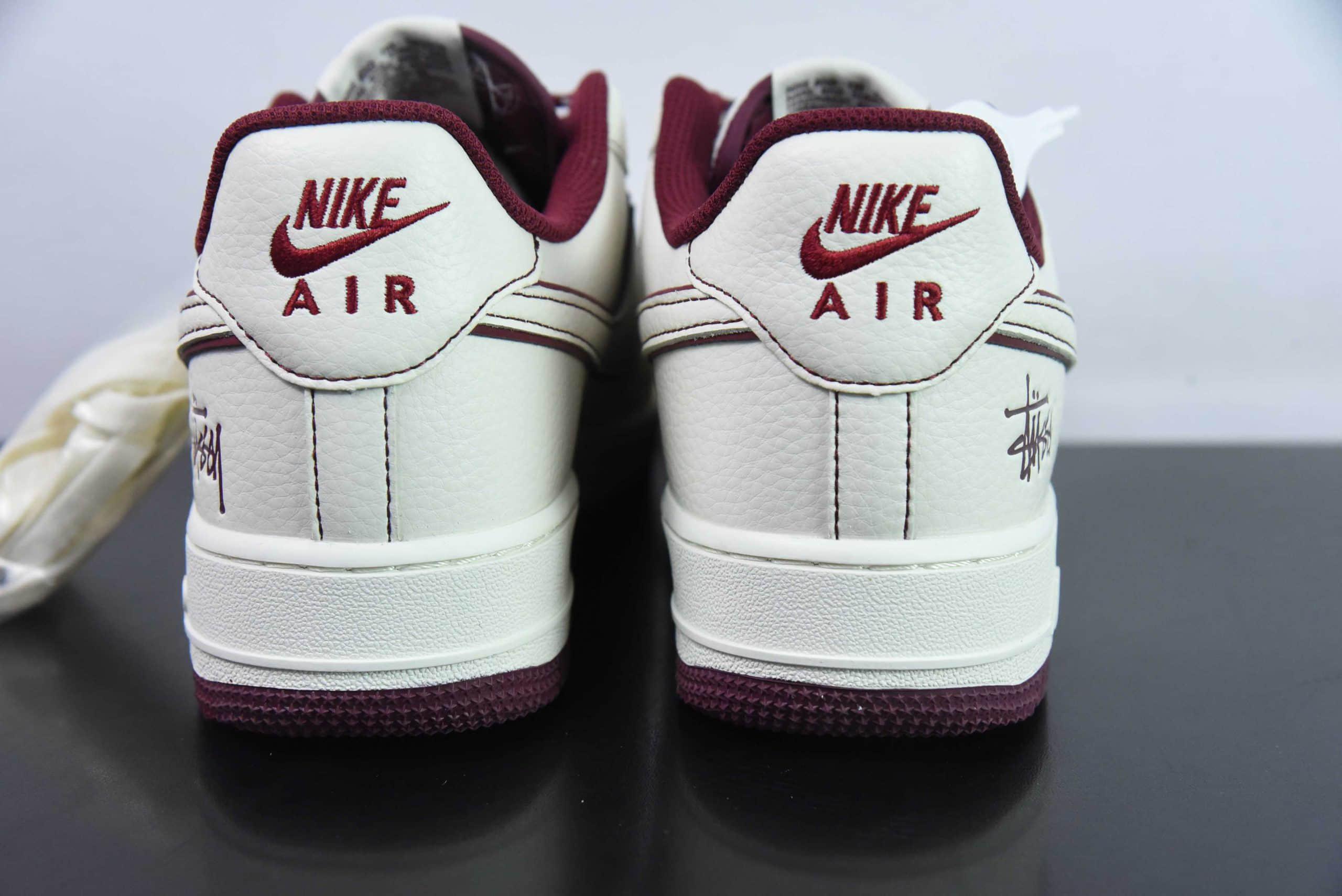 耐克Nike Stussyx Nike Air Force 1 Low斯图西联名米酒红反光空军一号低帮休闲板鞋纯原版本 货号：UN1635-555 