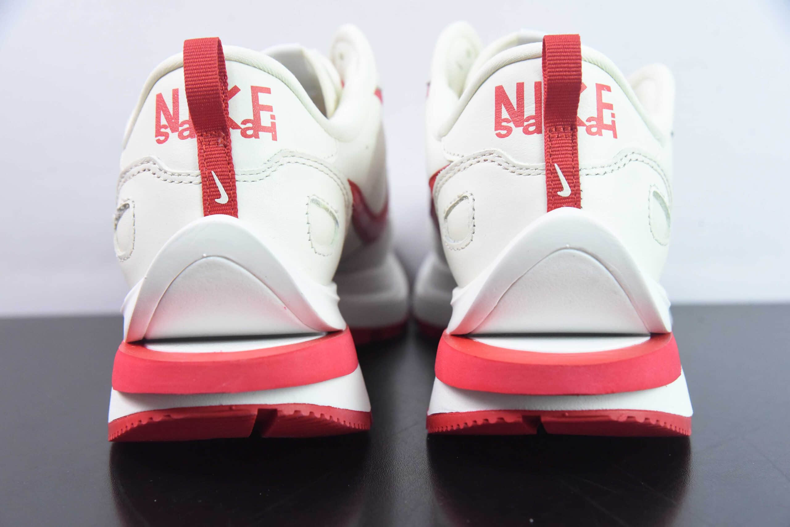 耐克Nike Sacai x VaporWaffle “Tour Yellow ”华夫三代3.0 米白红走秀重磅联名慢跑鞋纯原版本 货号：DD1875-110