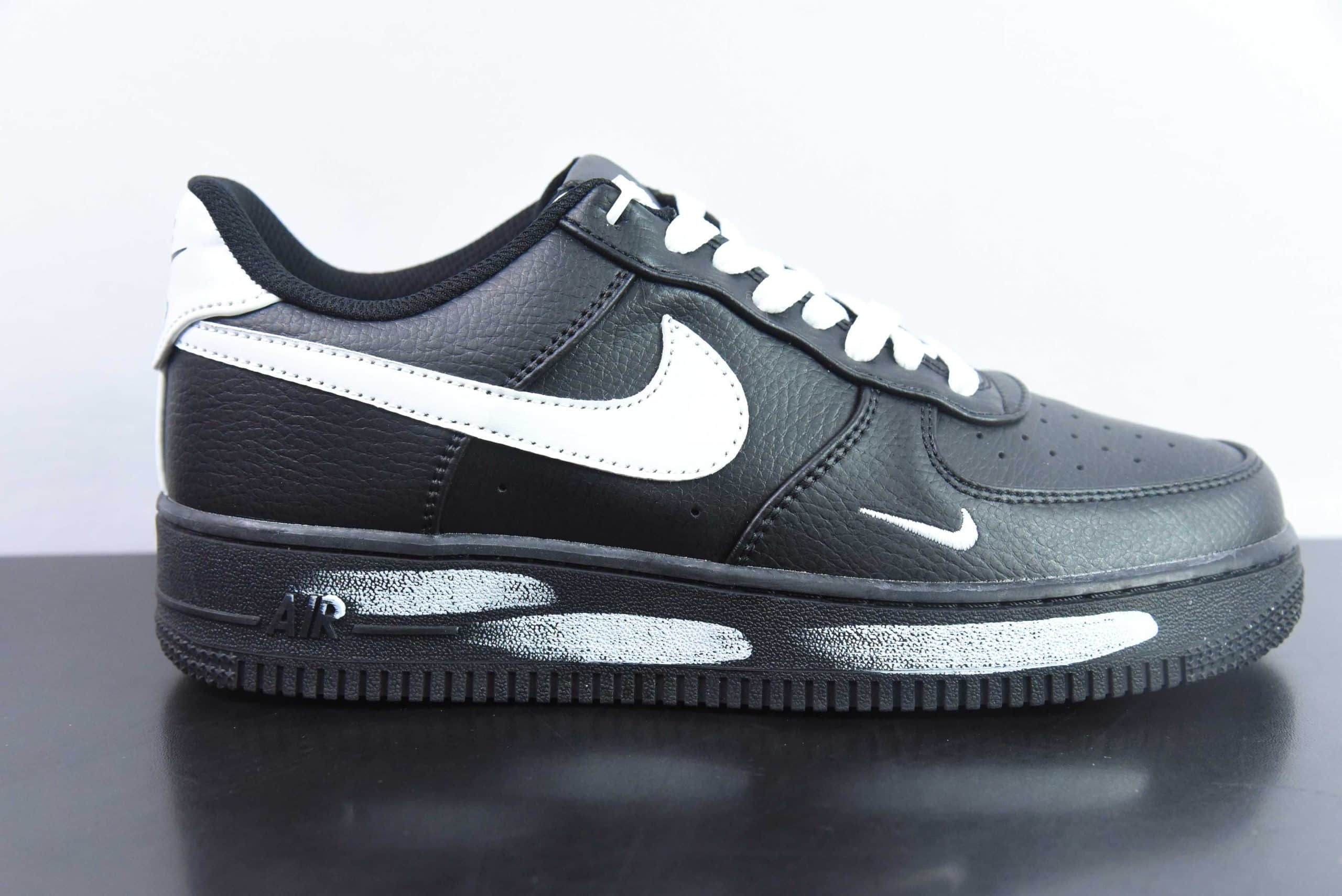 耐克Nike Air Force 1'07 Low 黑白涂鸦小勾空军一号低帮休闲板鞋纯原版本 货号：CI9533-081
