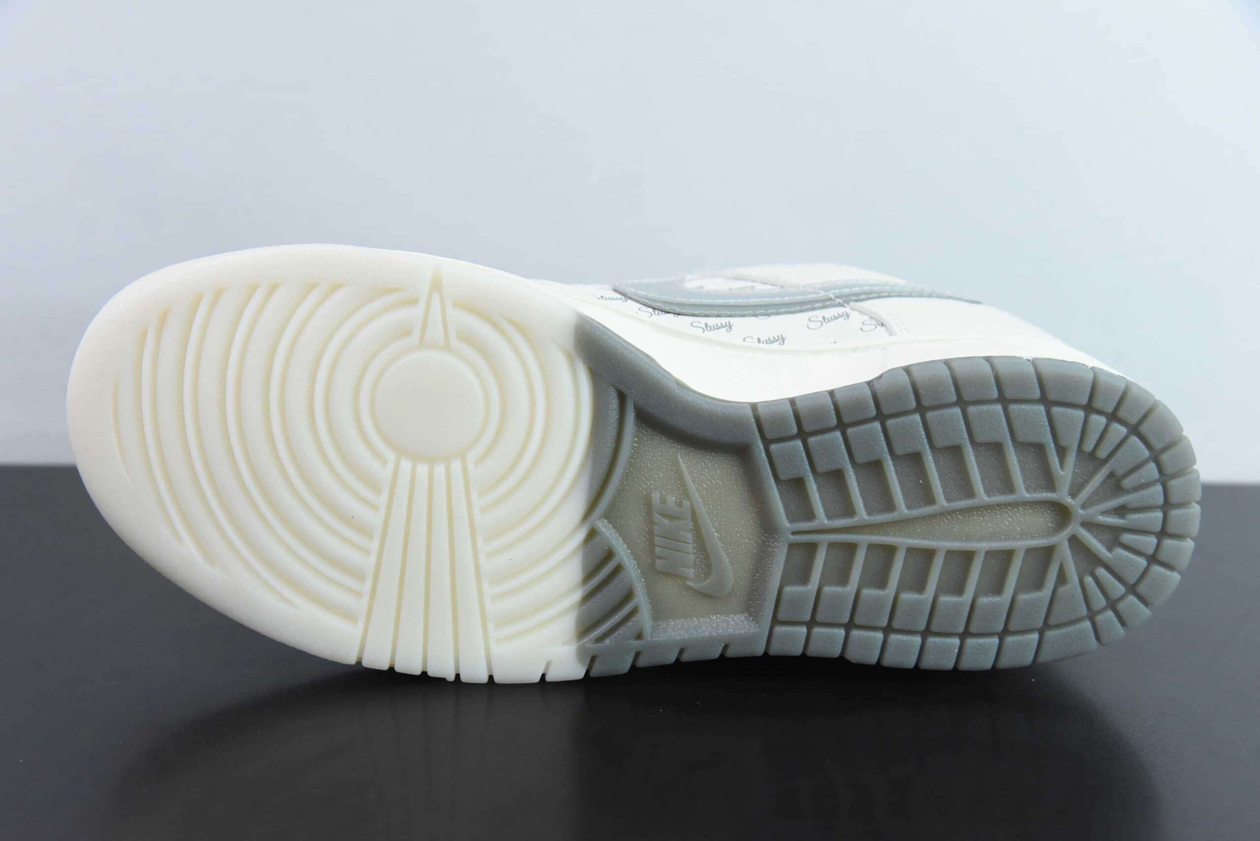 耐克Nike SB Dunk Low 斯图西联名白灰双勾周年高端定制SB低帮休闲板鞋纯原版本 货号:XX2025-206