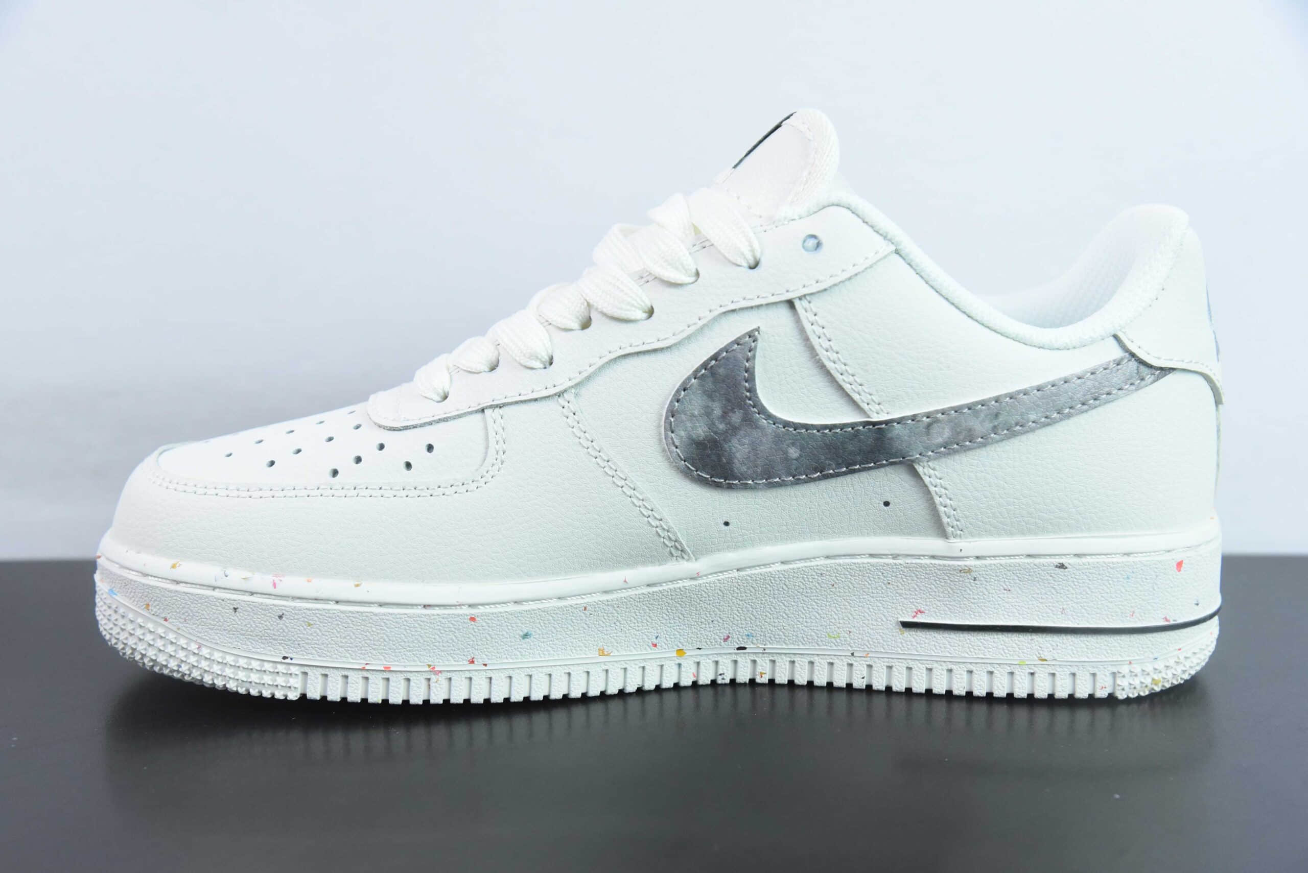 耐克Nike Air Force 1 Low 07 星球涂鸦空军一号低帮休闲板鞋纯原版本 货号：XQ2481-844