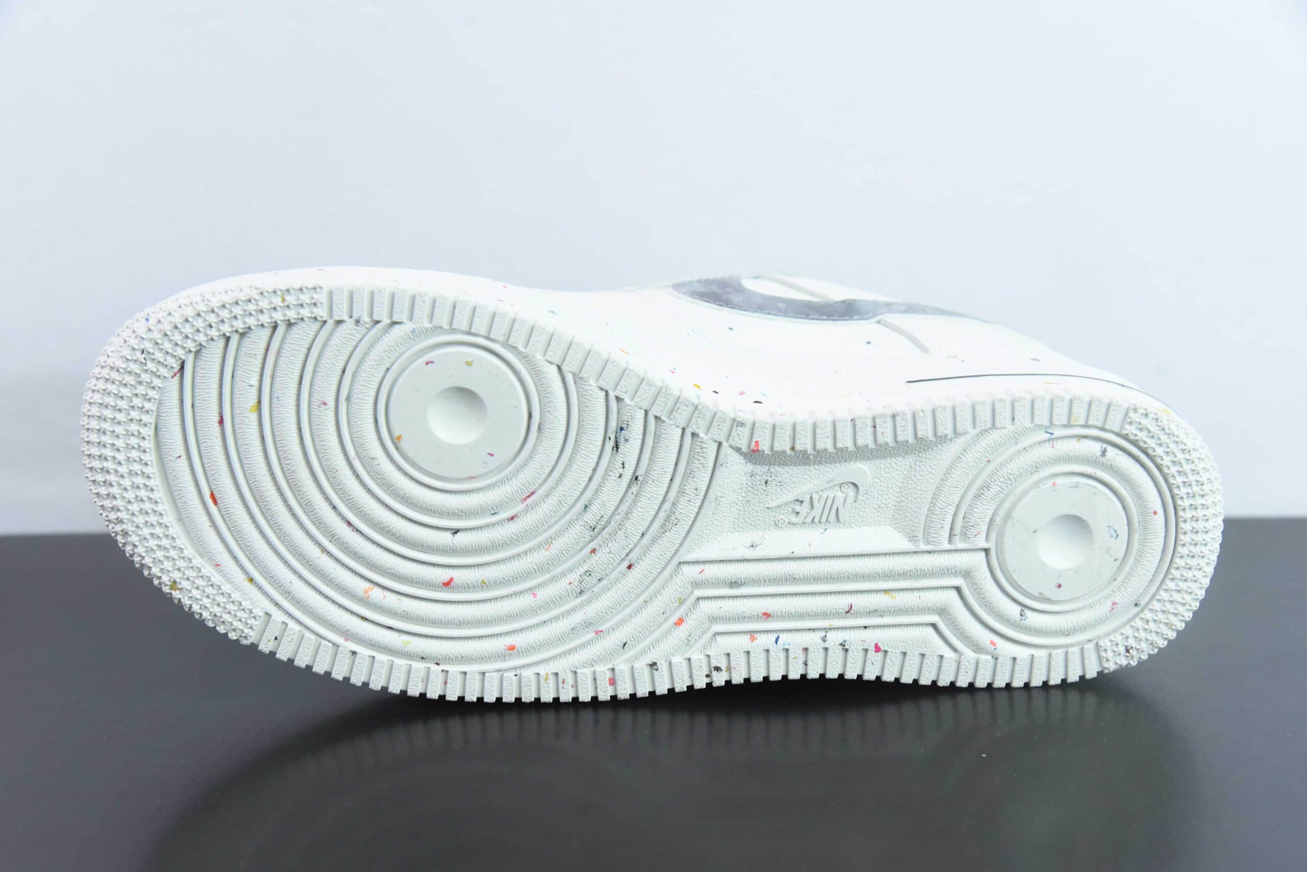 耐克Nike Air Force 1 Low 07 星球涂鸦空军一号低帮休闲板鞋纯原版本 货号：XQ2481-844