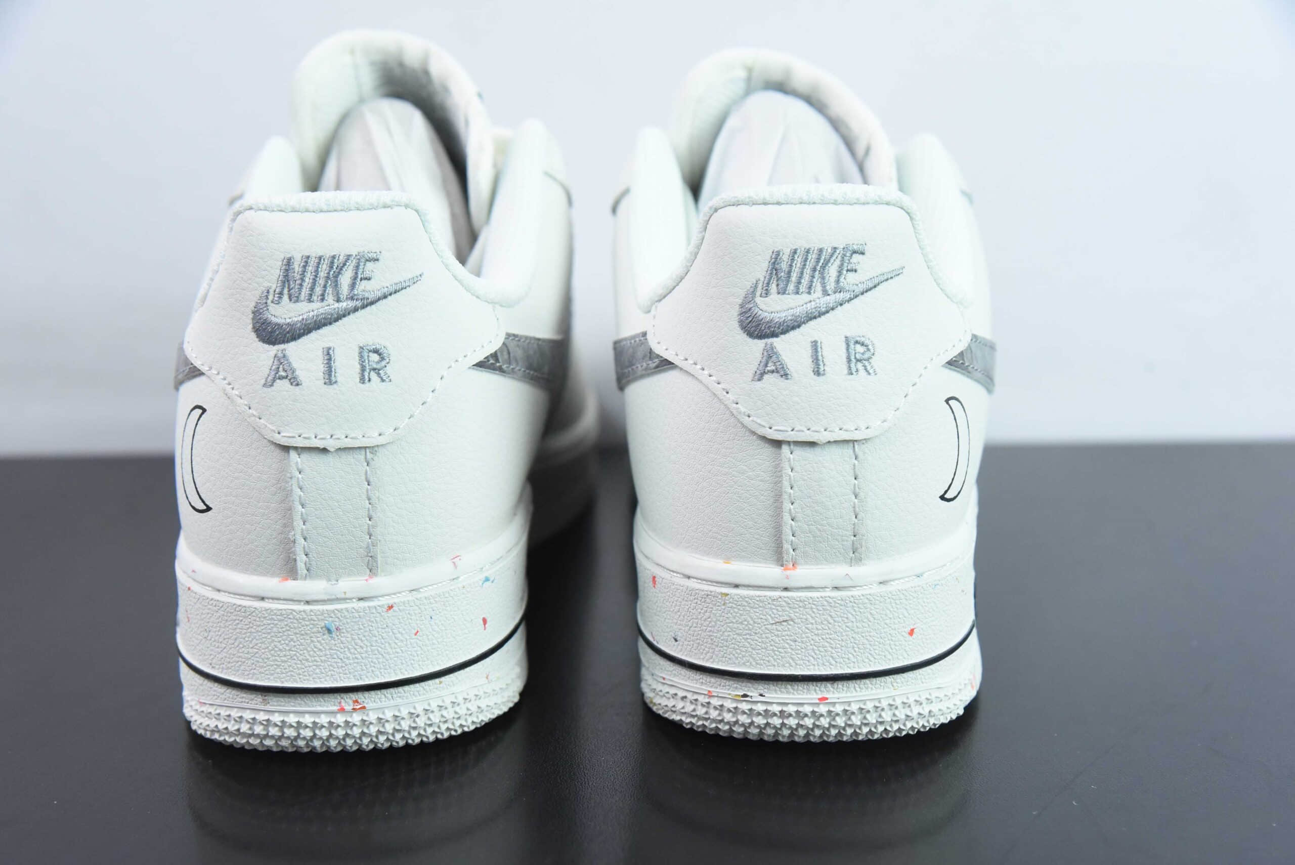 耐克Nike Air Force 1 Low 07 星球涂鸦空军一号低帮休闲板鞋纯原版本 货号：XQ2481-844