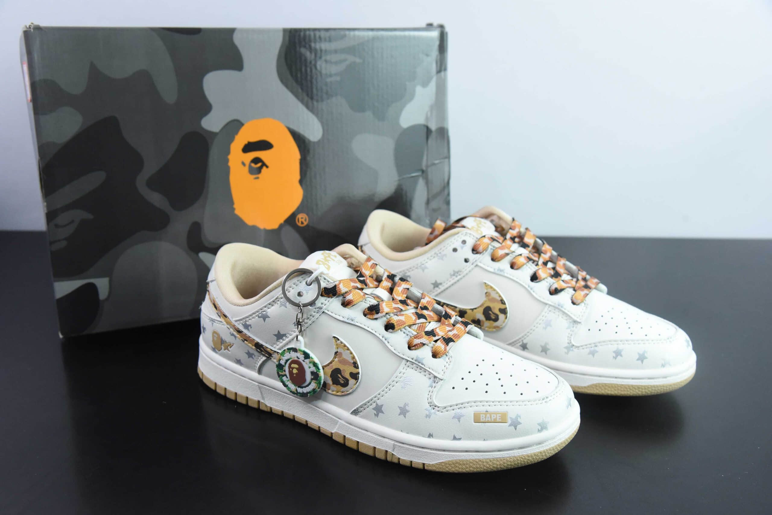 耐克Nike SB Dunk Low“BAPE联名米棕迷彩勾” 周年高端定制SB低帮休闲板鞋纯原版本 货号:DQ1098-352