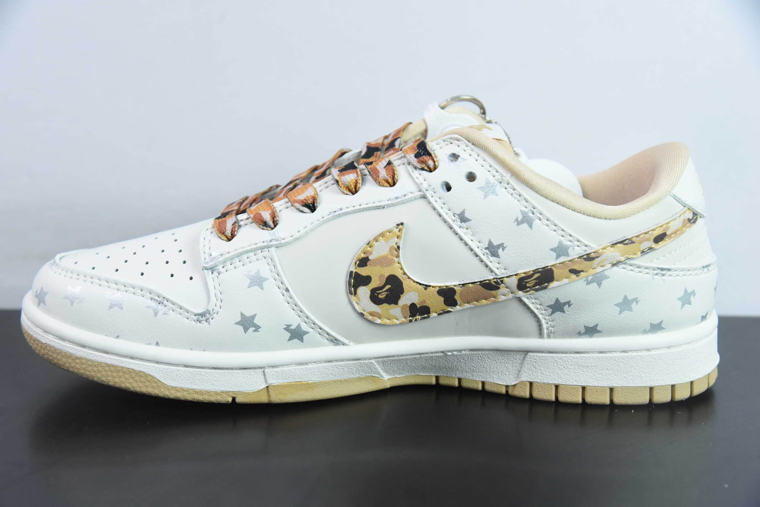 耐克Nike SB Dunk Low“BAPE联名米棕迷彩勾” 周年高端定制SB低帮休闲板鞋纯原版本 货号:DQ1098-352