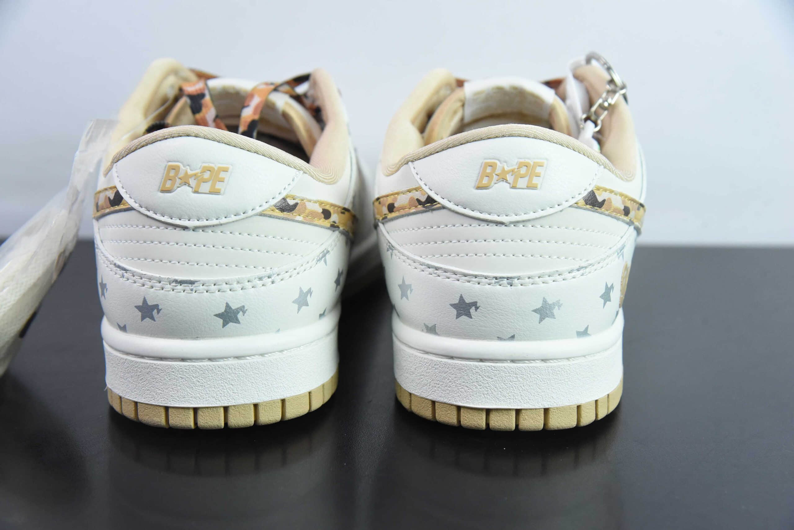 耐克Nike SB Dunk Low“BAPE联名米棕迷彩勾” 周年高端定制SB低帮休闲板鞋纯原版本 货号:DQ1098-352