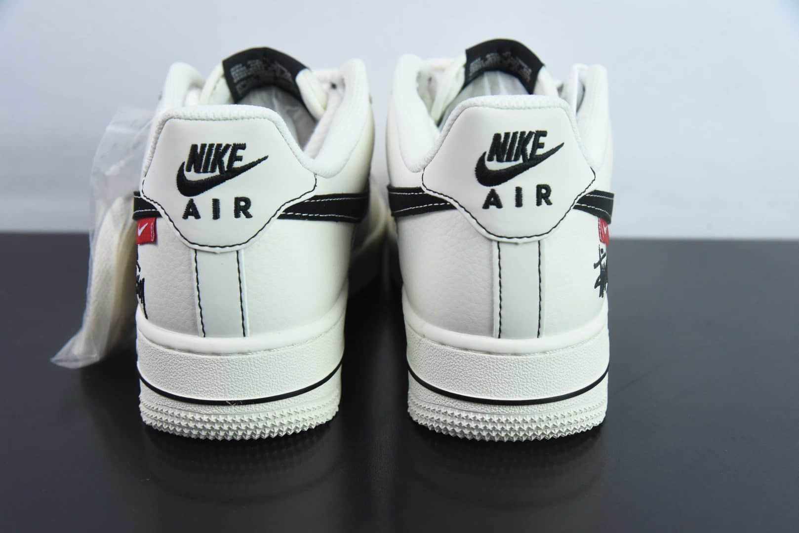 耐克Nike Air Force 1 AF1斯图西联名白黑红标刺绣定制版空军一号低帮休闲板鞋纯原版本 货号：SJ6698-015