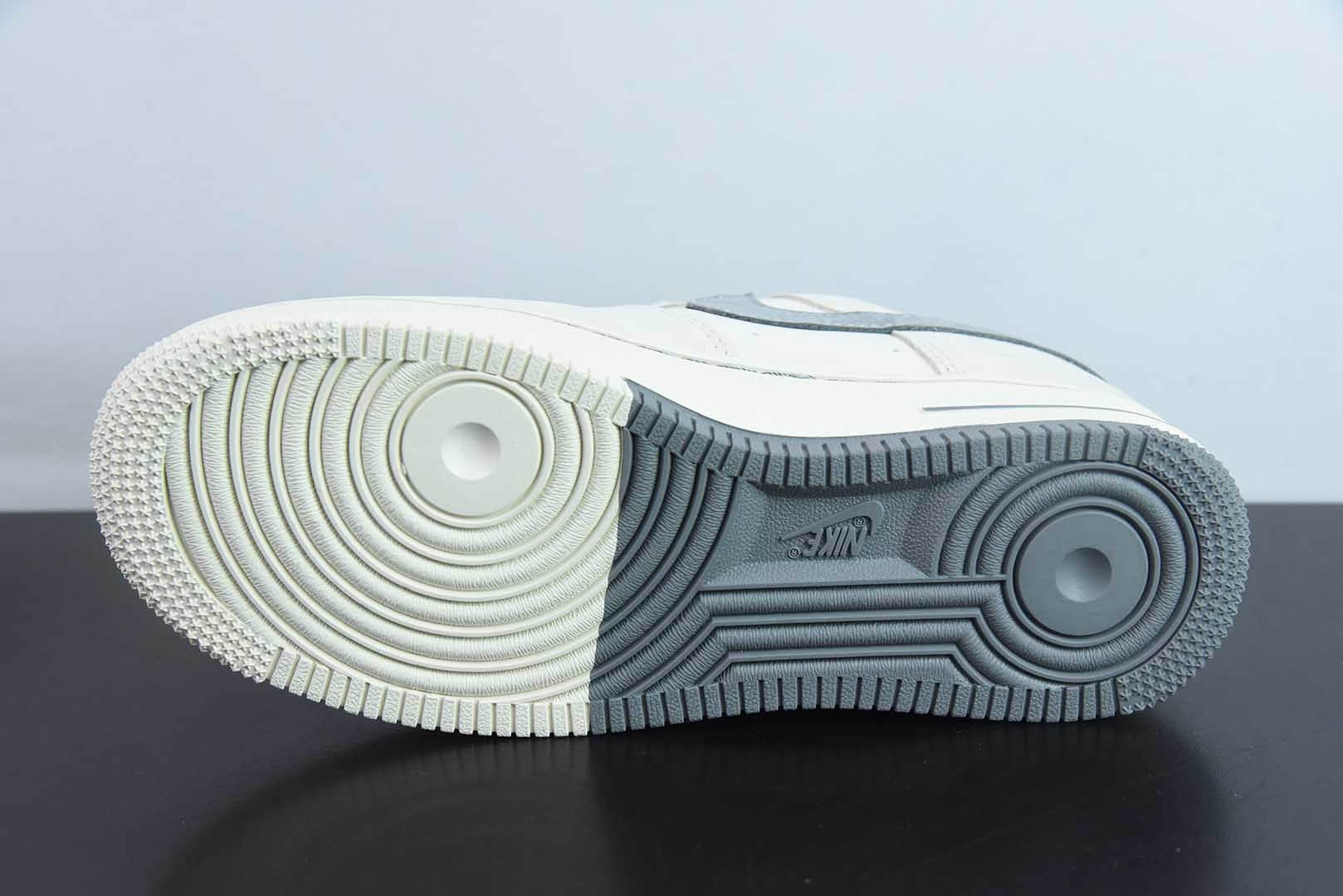 耐克Nike Air Force 1 AF1灰白斯图西刺绣定制版空军一号低帮休闲板鞋纯原版本 货号：SJ6698-024 