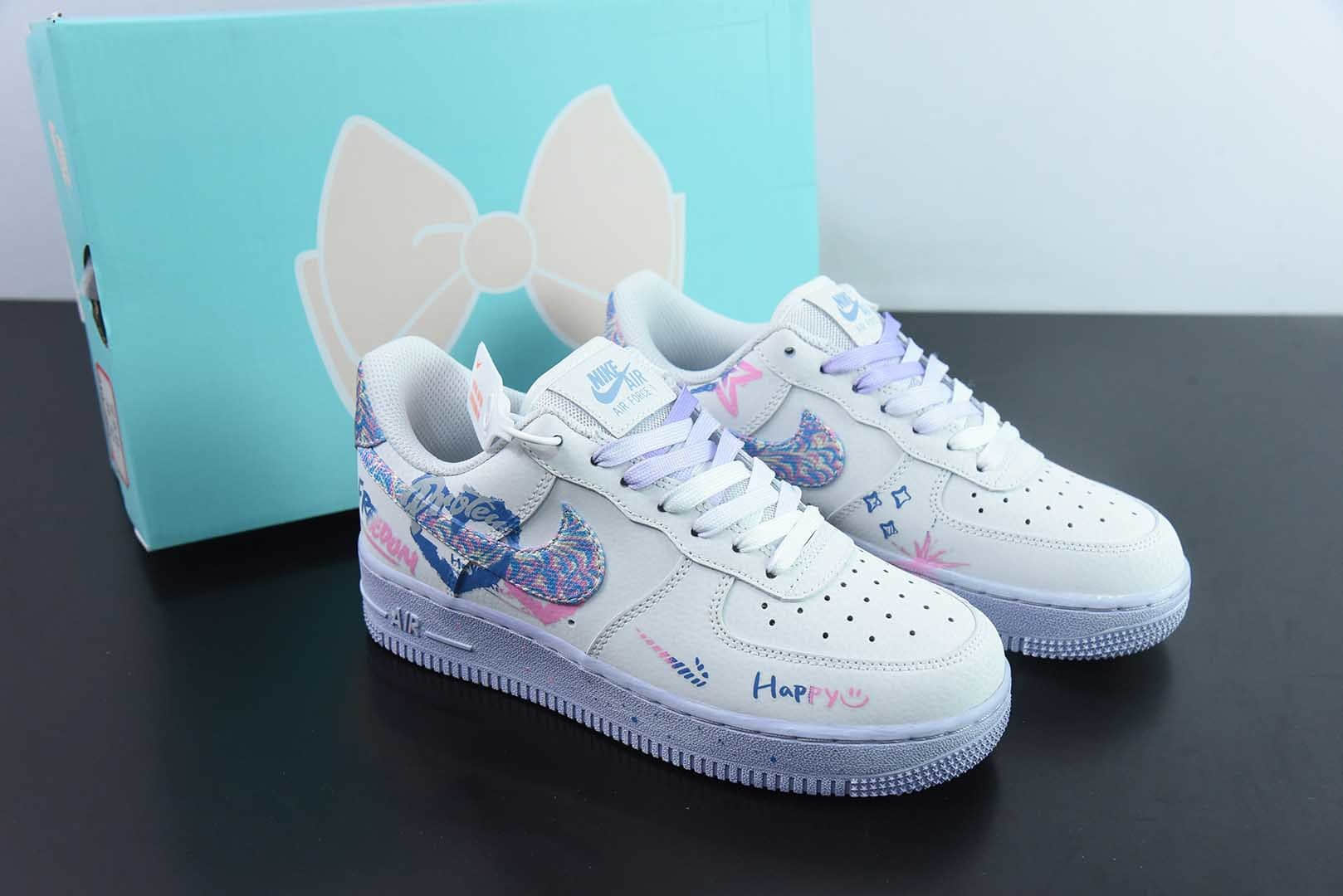 耐克Nike Air Force 1'07 Low Double Hearts 二次元手绘涂鸦粉蓝双心空军一号低帮休闲板鞋纯原版本 货号：CZ0377-002 