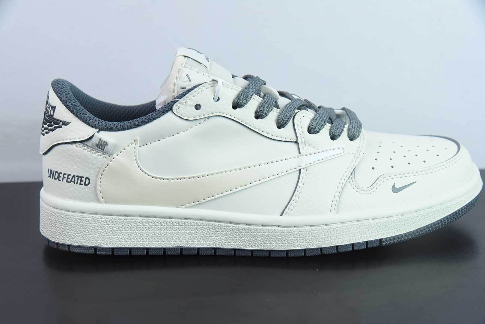 乔丹Travis Scott x Fragment Design x Jordan Air Jordan 1 Low OG SP AJ1 UN联名米白灰底低帮文化休闲板鞋纯原版本 货号：DM7866-018