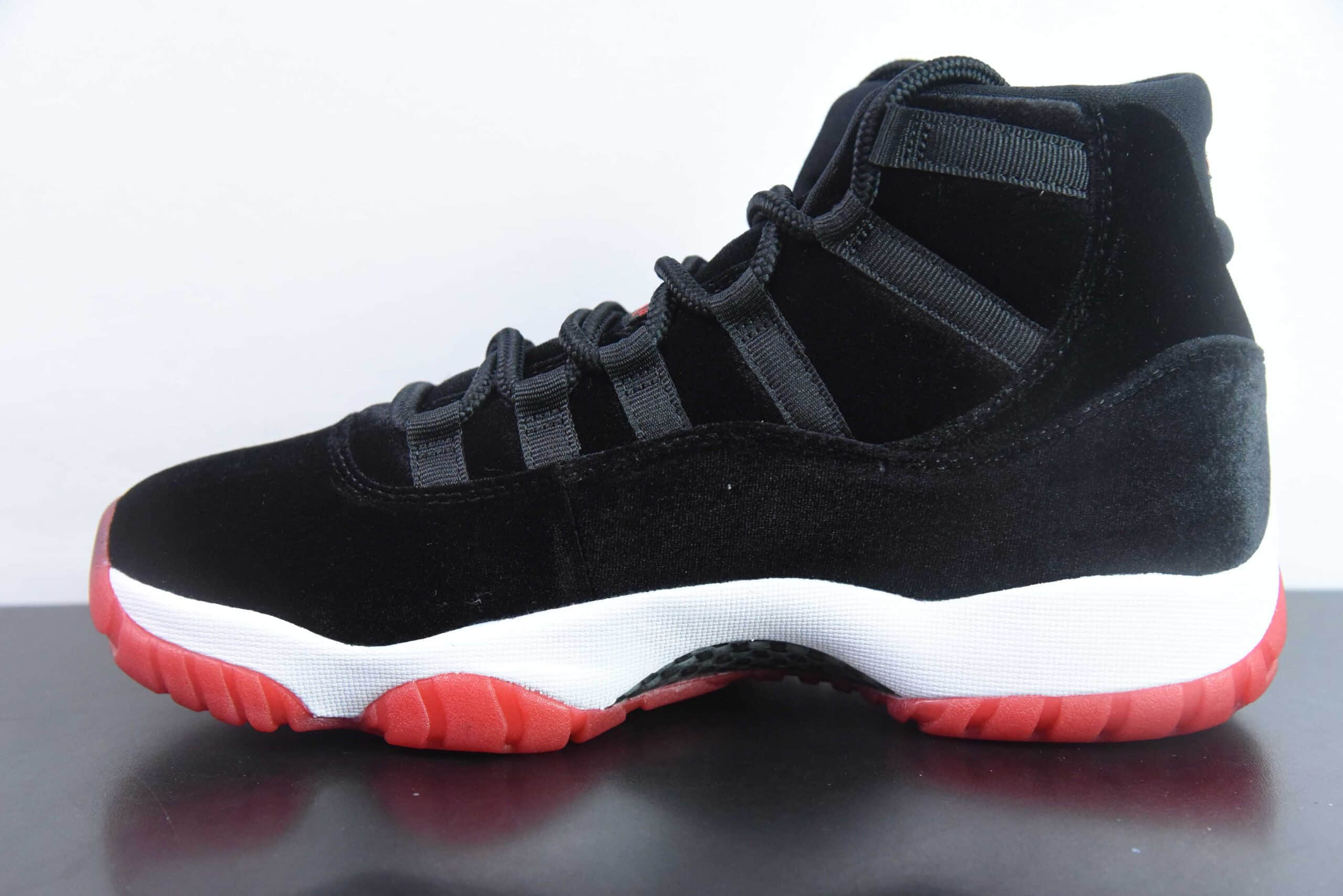 乔丹Air Jordan 11 Retro WMNS Bred Velvet AJ11天鹅绒黑红高帮篮球鞋纯原版本 货号:DB5457-061