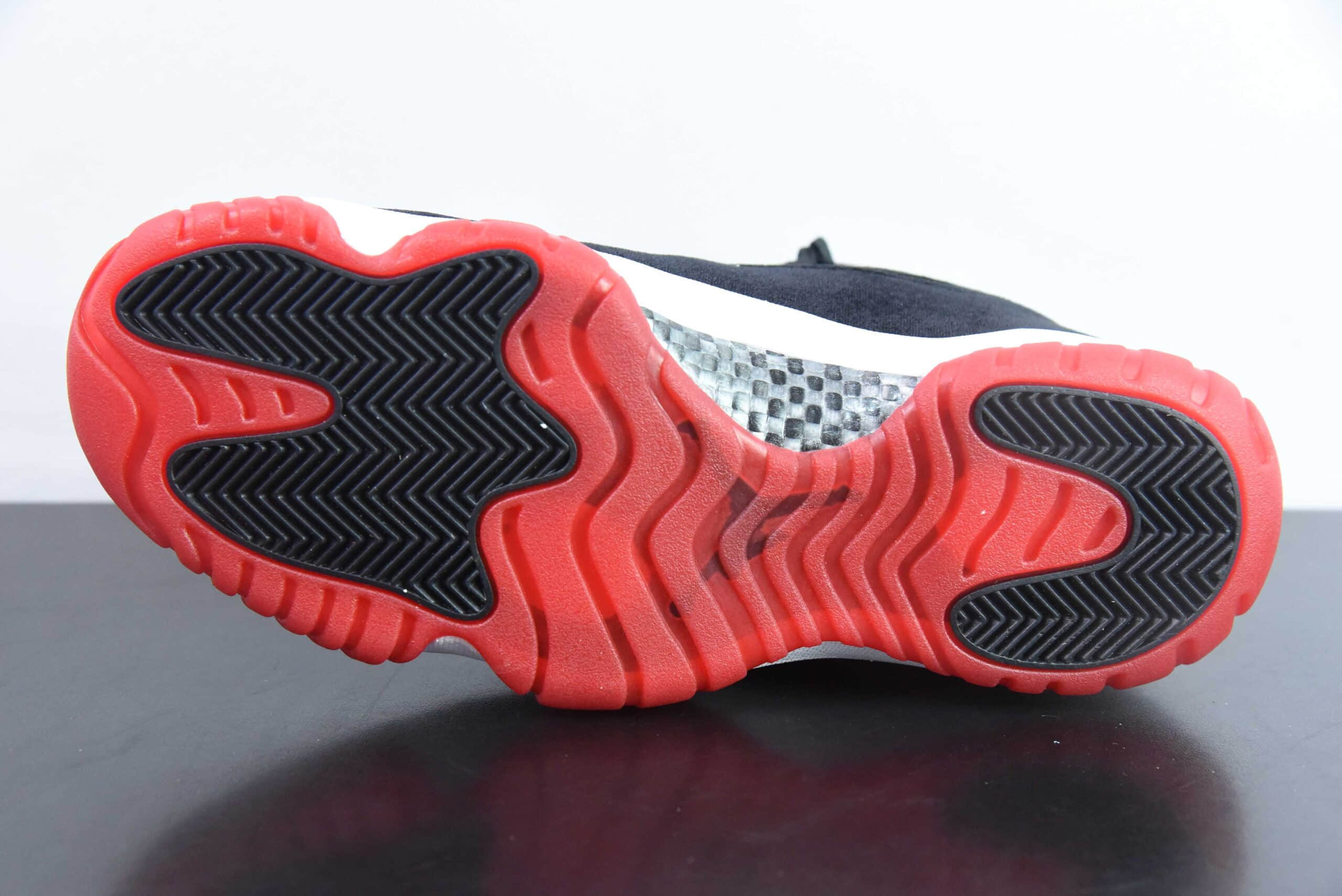 乔丹Air Jordan 11 Retro WMNS Bred Velvet AJ11天鹅绒黑红高帮篮球鞋纯原版本 货号:DB5457-061