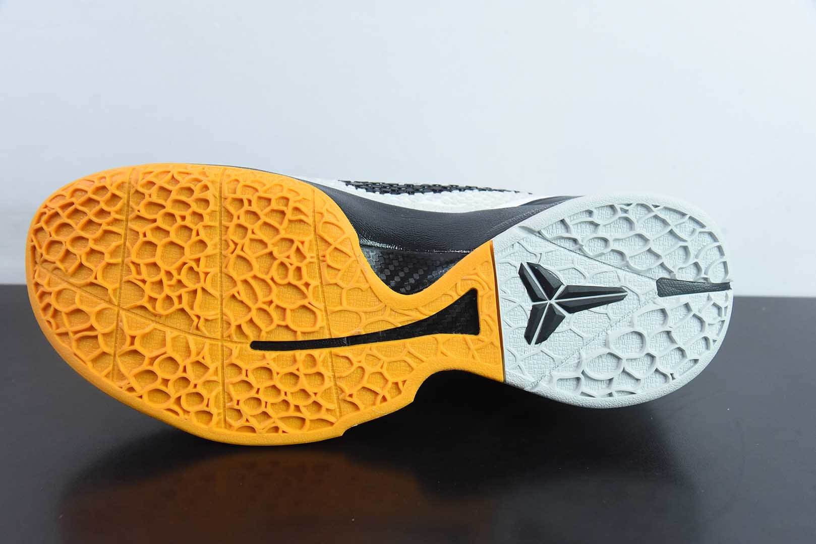 科比KOBE Nike Zoom Kobe 6 Protro White Del Sol 季后赛2021黑白黄科比6代复刻低帮篮球鞋纯原版本 货号：CE2190-100