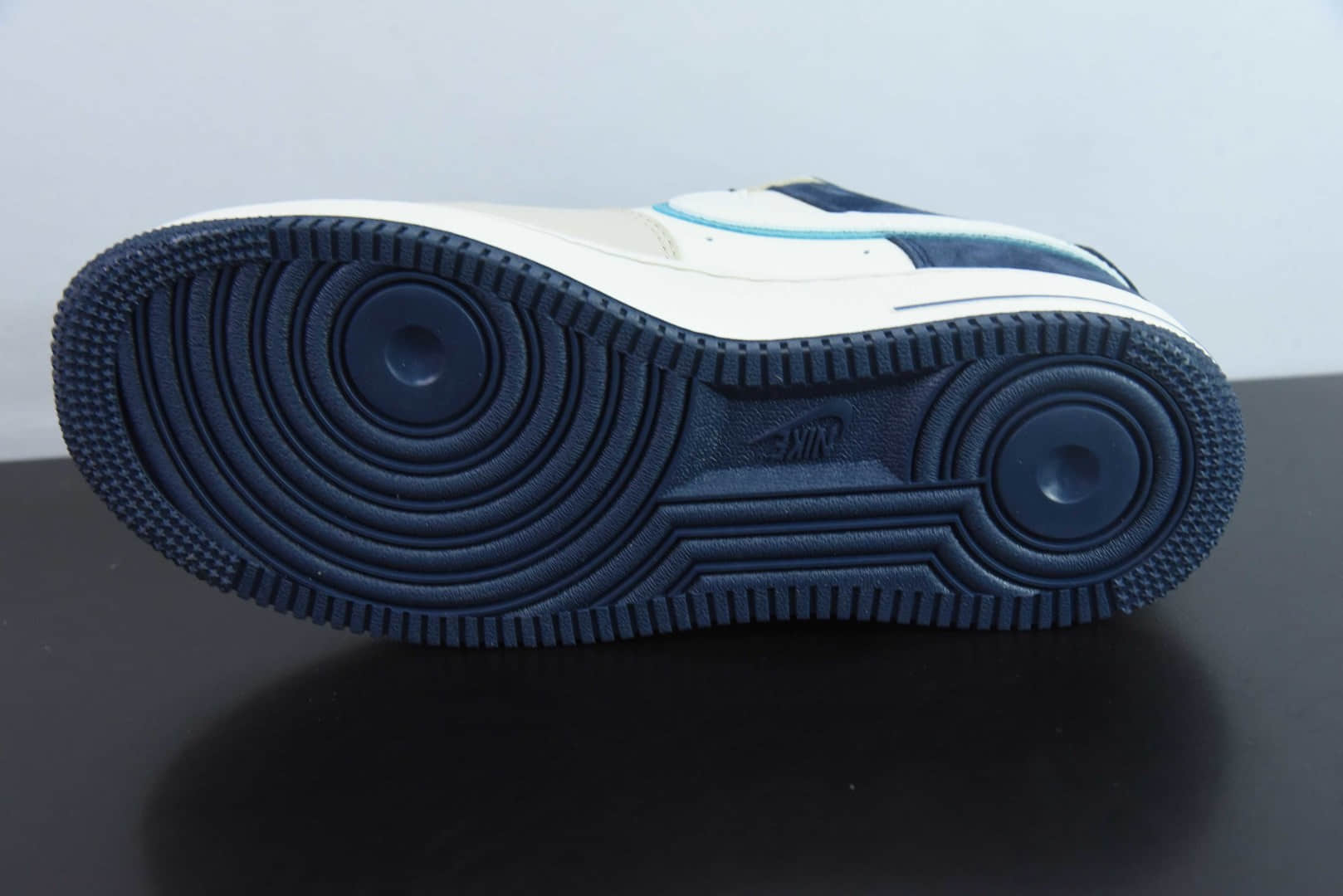 耐克NIke Air Force 1 '07 Low “斯图西联名青白透明勾”空军一号低帮休闲板鞋纯原版本 货号：DM6868-055