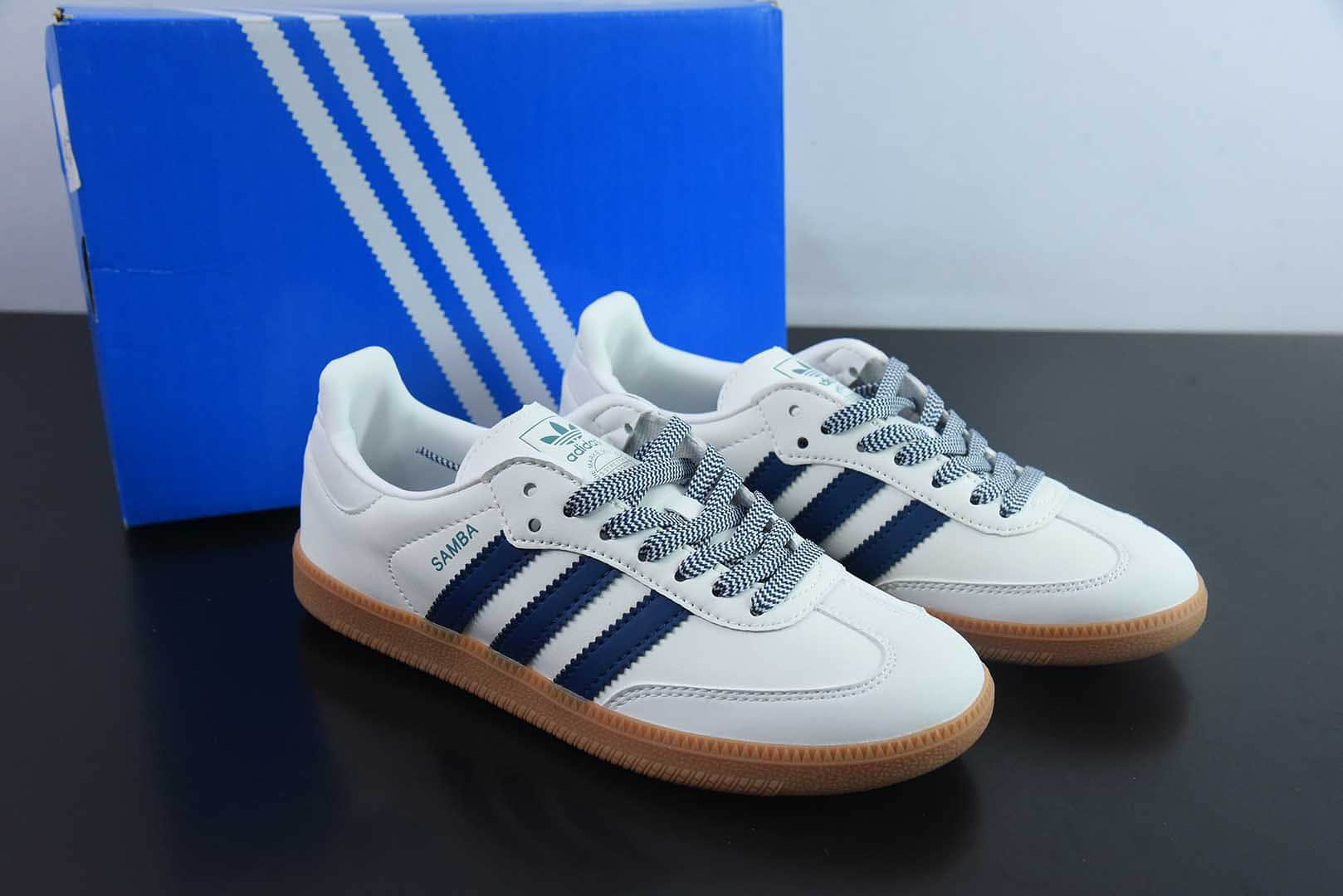 阿迪达斯Adidas Originals Samba桑巴舞系列白深蓝百搭低帮休闲运动板鞋纯原版本 货号：JI3907